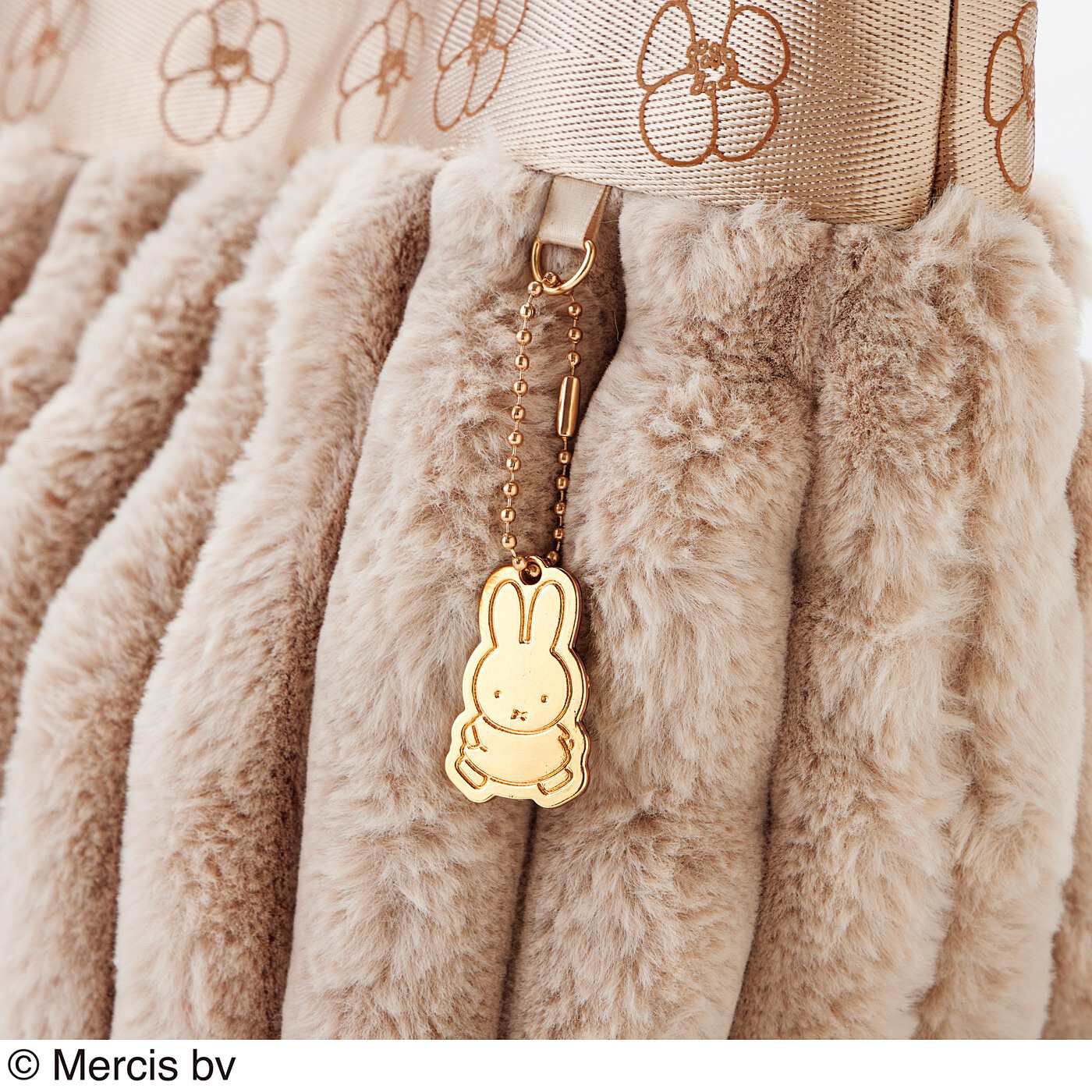 Real Stock|ミッフィーサークル　ふわふわの肌ざわり　大人色２-wayファーバッグ|ゴールド色のミッフィーチャーム付き。