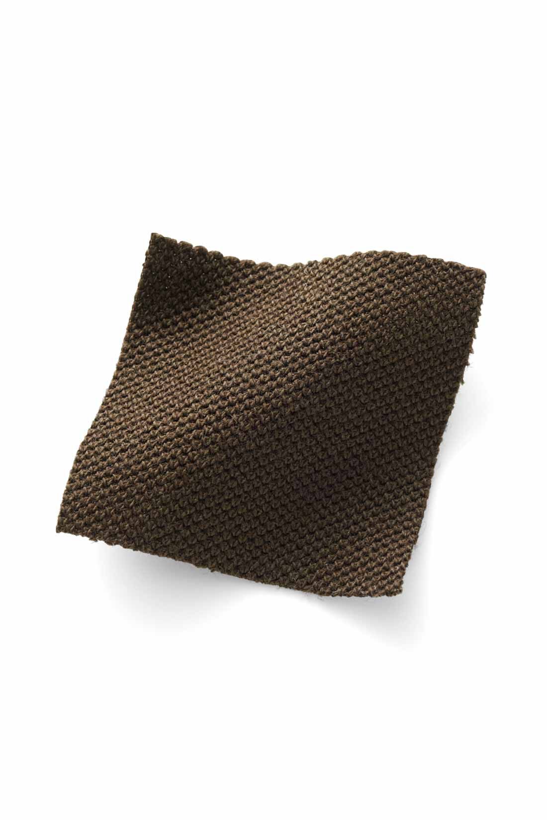 Real Stock|リブ イン コンフォート　シンプルだけどこなれ見え ステッチ遣いのかのこカットソートップス〈オフホワイト〉|夏の素肌に心地いい、綿混のかのこ素材。表面がぽこぽこしていて、型崩れしにくくさらっとした着心地が特徴。　※お届けするカラーとは異なります。