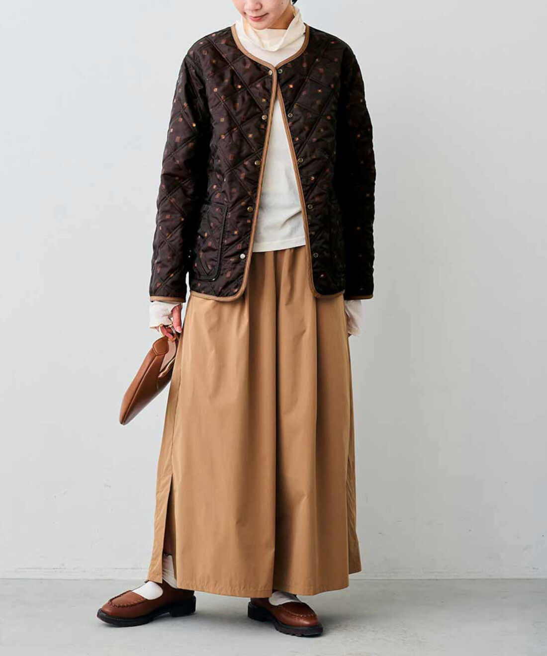 Real Stock|【3～10日でお届け】リブ　イン　コンフォート　チョコレートバイヤーみりとコラボ　甘美な誘惑をまとう　ボンボンショコラ柄のキルティングリバーシブルコート〈チョコレートブラウン〉