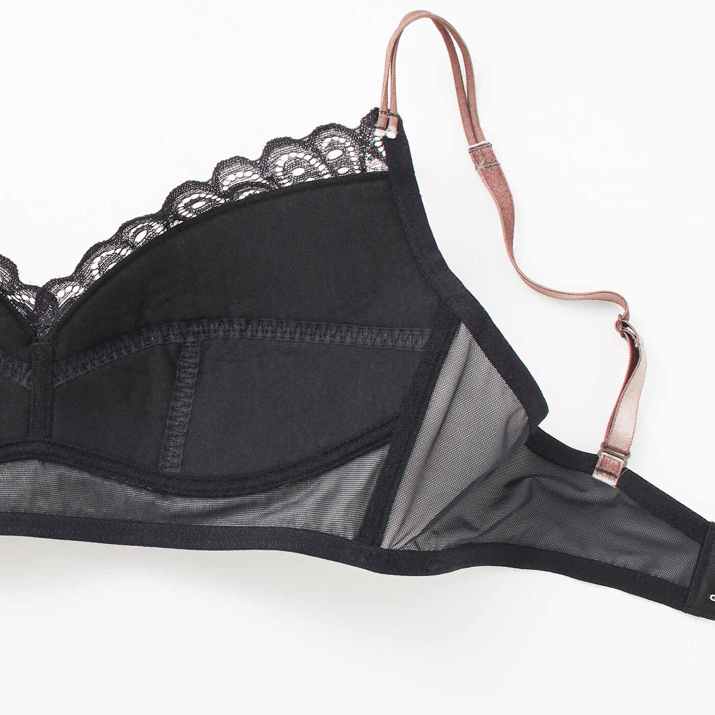 Real Stock|迷える大人に黒の魔法 遊び心と個性を宿した ノンワイヤーブラ＆ショーツ〈ラメブラック〉|カップ裏　※お届けするデザインとは異なります。