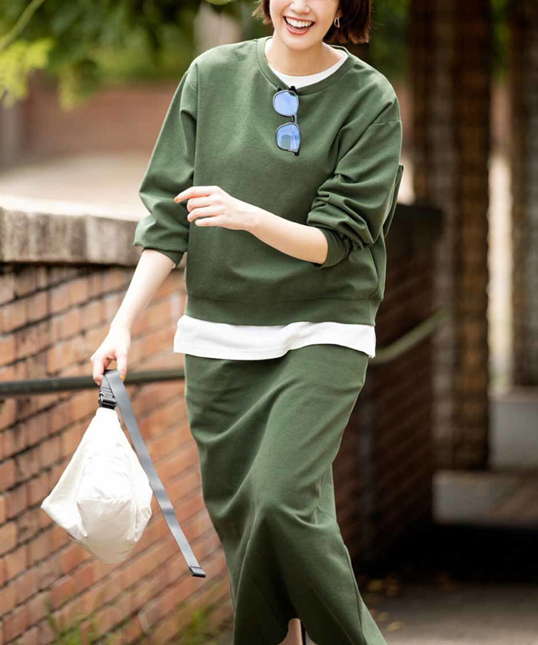 Real Stock| 【3～10日でお届け】リブ　イン　コンフォート　くぼっち★とコラボ　ハリ感＆伸びる素材できれい見えする　カットソーセットアップ〈オリーブグリーン〉