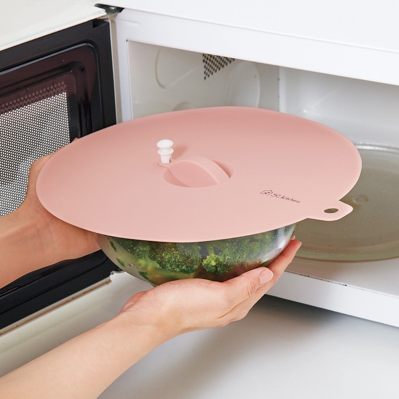 Real Stock|エスキューブキッチンズ　調理にも保存にも便利！　ぴたっと密着　耐熱シリコーンふた〈27cm〉|〈調理ボウル・皿〉外径約26.5cm以下に対応。電子レンジ加熱もOK。