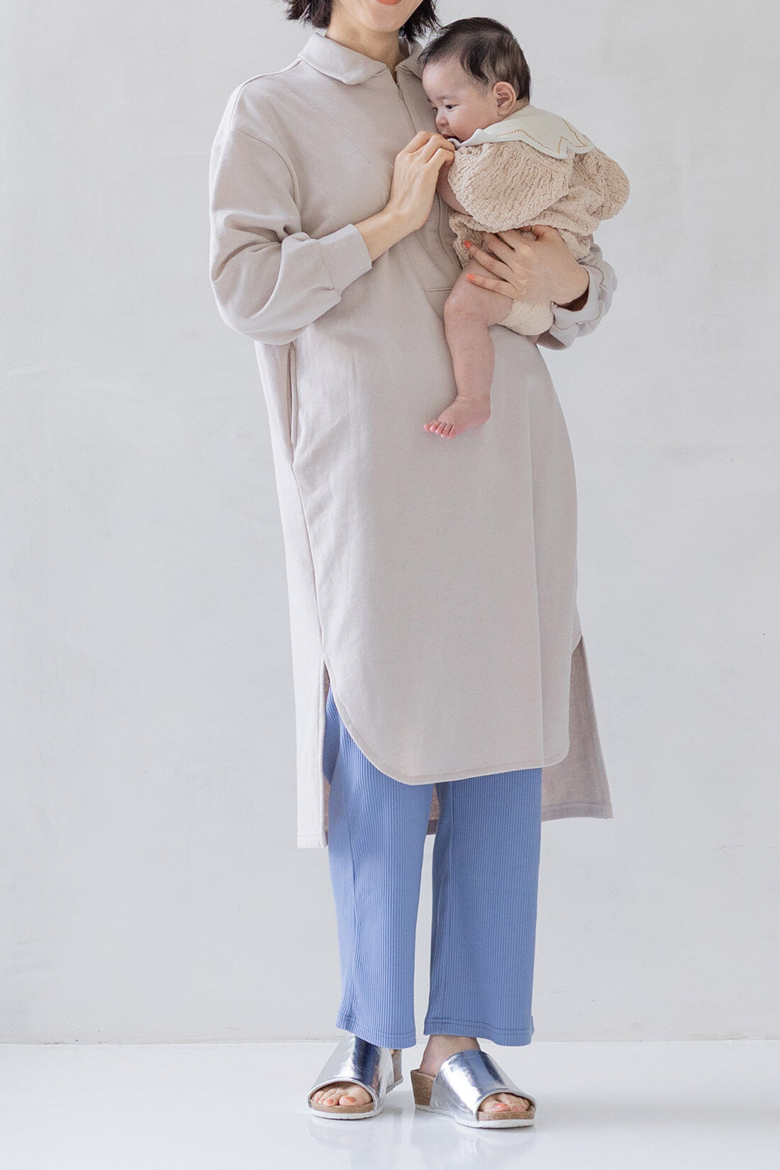 realstock [リアルストック]（Express BOX）|【3～10日でお届け】Moredde　マタニティから産後も使える　授乳がらくちんフロントジップデザインのワンピ＆リブパンツルームウェアセット〈アイボリー&times;ブルー〉