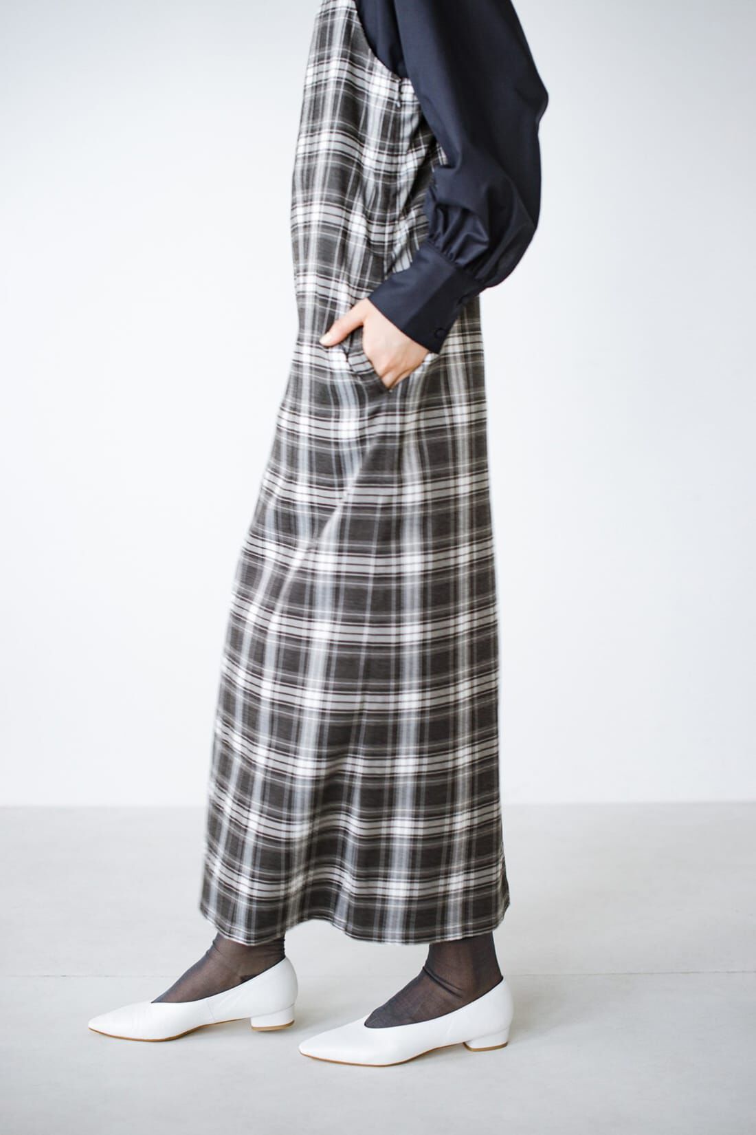 Real Stock|ｈａｃｏ！ 季節の変化を楽しむ「愛服」 手持ちの夏冬服と組み合わせ無限！総柄キャミワンピース＆すそしぼりトップスセット〈ブラック〉