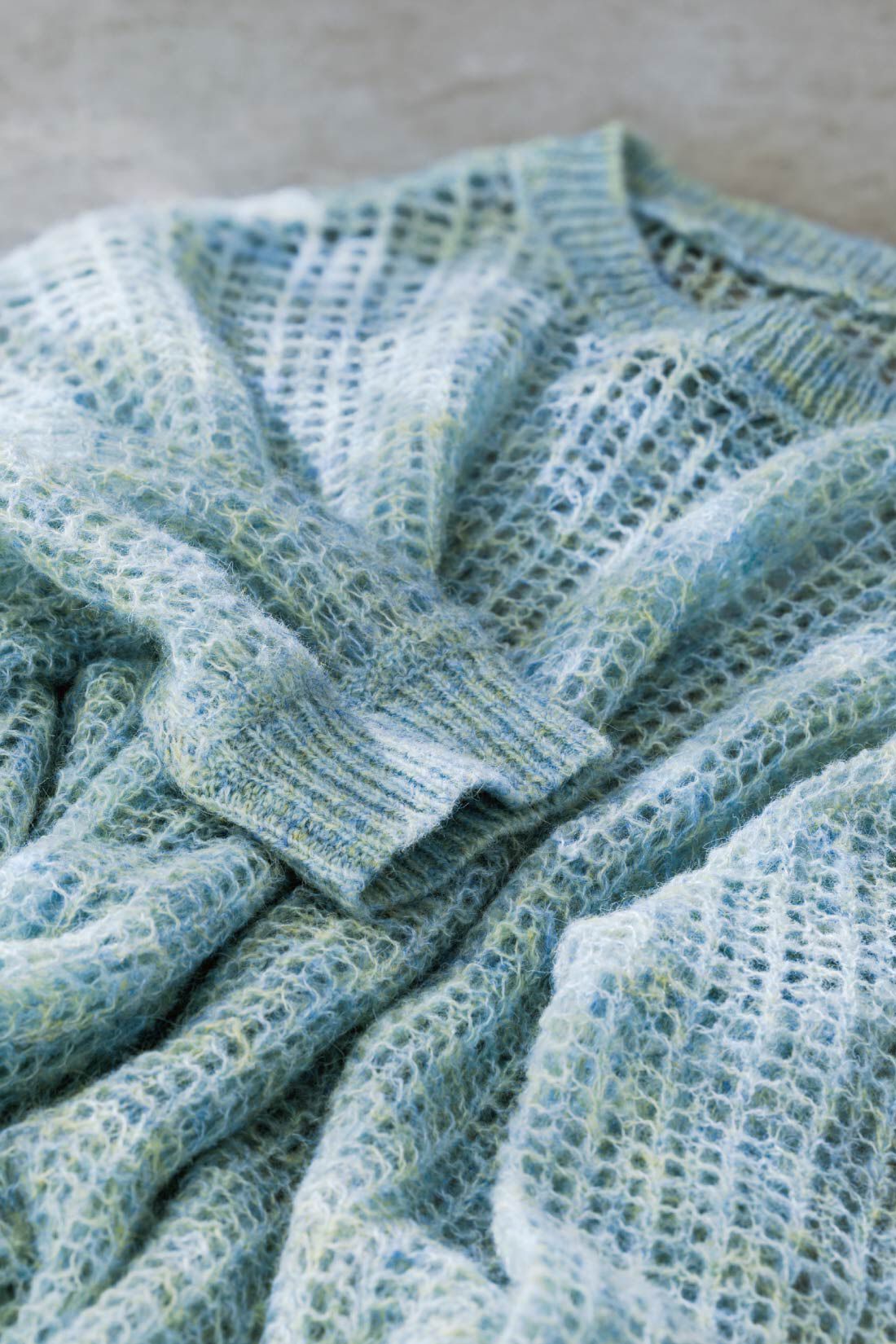 Real Stock|IEDIT[イディット]　やさしく透ける ふわほわシアーニットトップス〈ソフトオレンジ〉|※お届けするカラーとは異なります。