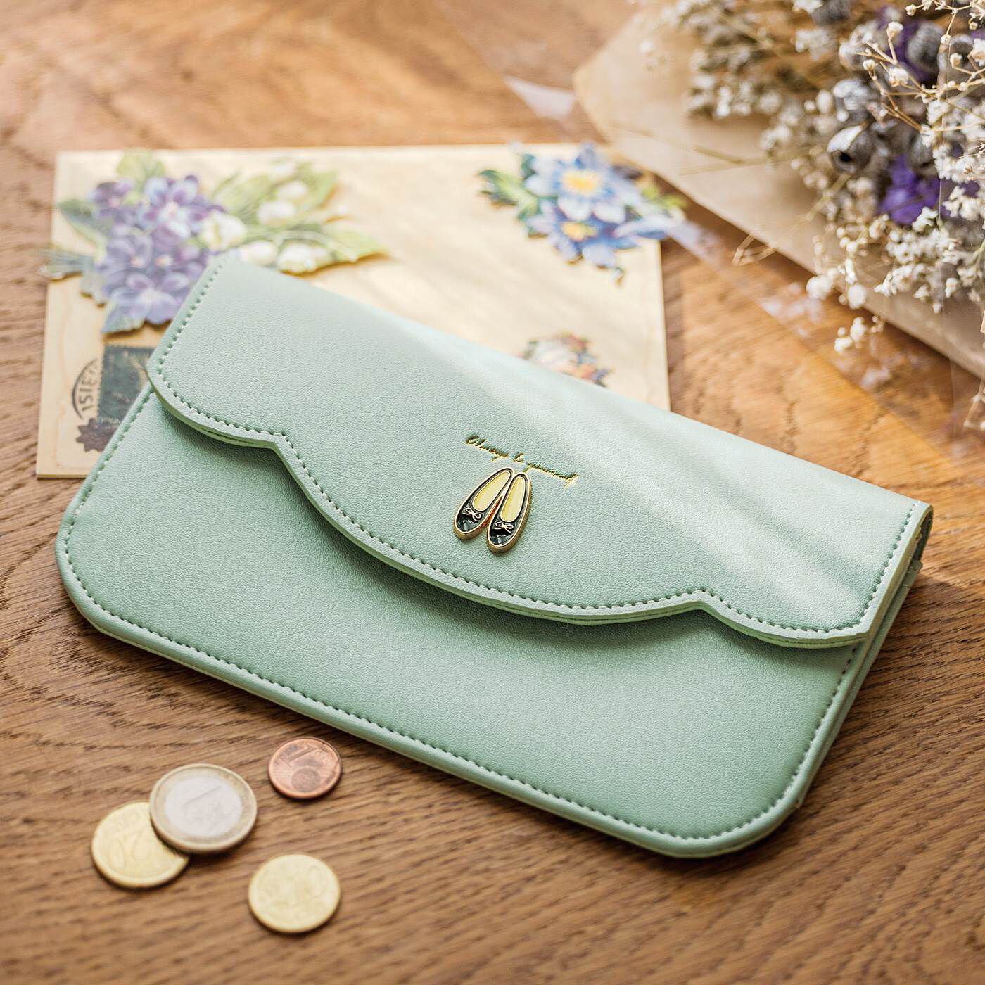Real Stock|UP.de　最小限を連れてって　しあわせミントグリーンの足どりはずむ小さめ長財布