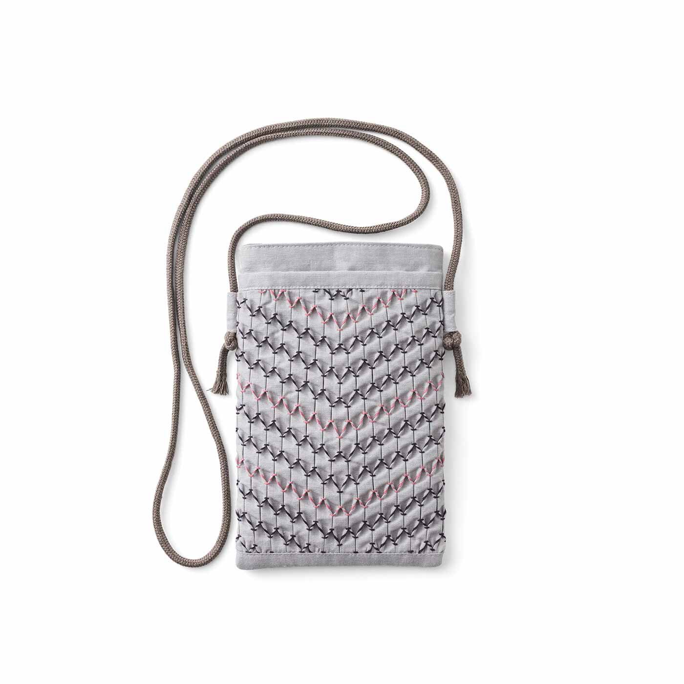 Real Stock|大人が持ちたい スモッキング布小物|タイプ6：スマホポーチ　できあがりサイズ：縦約20cm、横約13cm（肩ひも含まず）