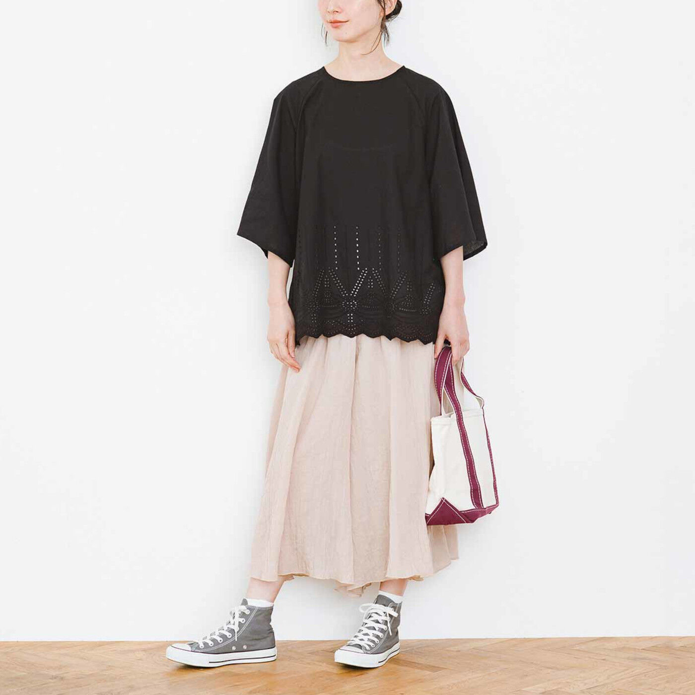 Real Stock|フラウグラット 涼やかコットン100％ローン素材の華やかスカラップレーストップス〈ブラック〉