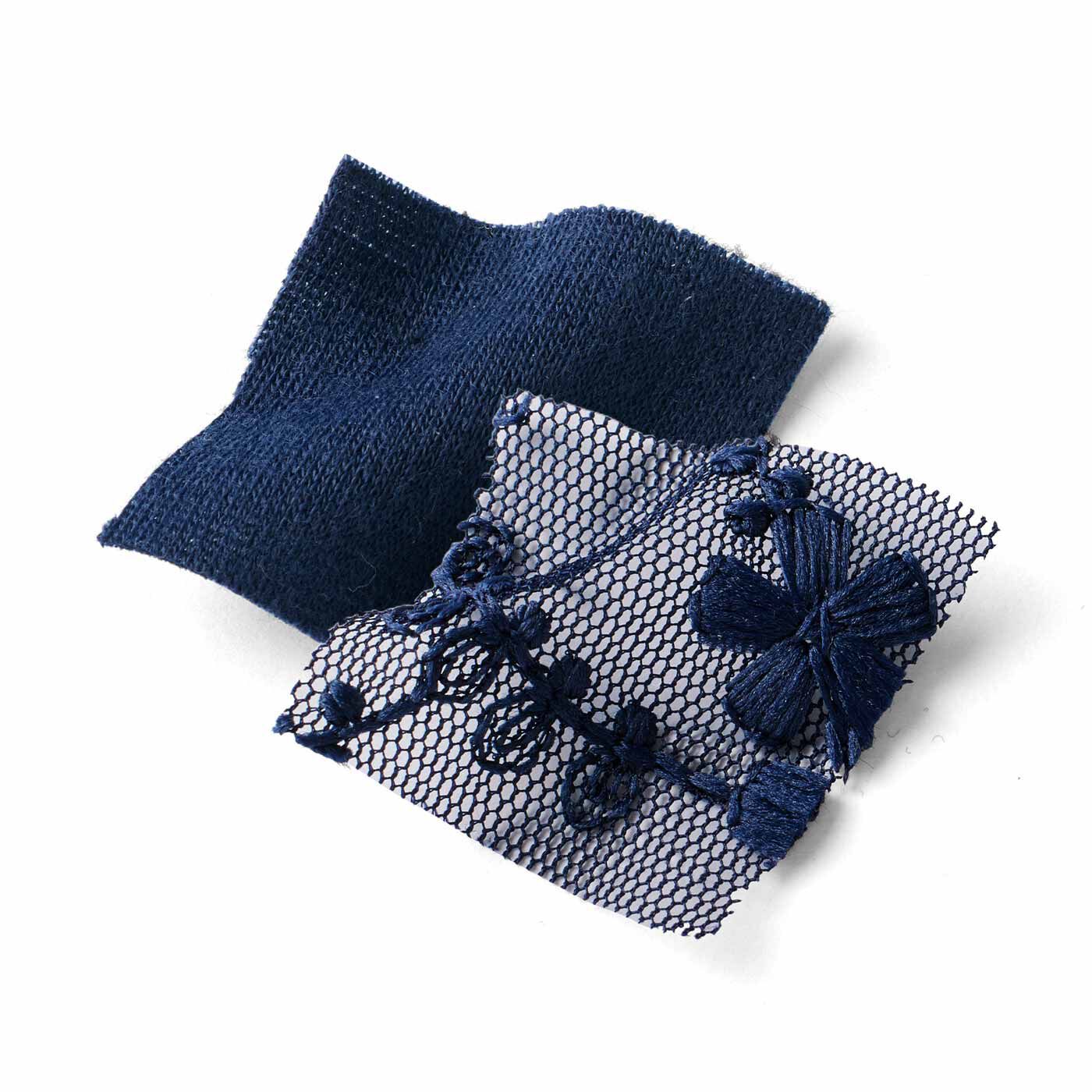 Real Stock|フラウグラット　ふんわりチュールを重ねた袖が華やか 大人の着映えカットソートップス〈ホワイト〉|【可憐な花柄のチュールレース】お花の刺しゅうをほどこしたチュールレースをやわらか心地のカットソーに重ねて優雅な印象に。　※お届けするカラーとは異なります。