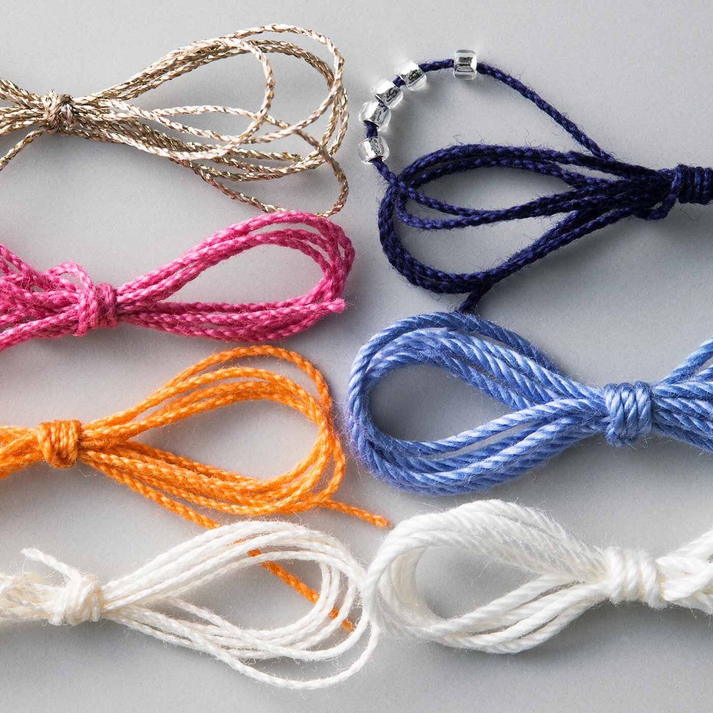 Real Stock|シャトルを優雅にあやつる日をめざして　タティングレース ステップアップレッスン|糸の細さや色など、いろいろ楽しみながらスキルアップできます。異素材のラメ糸を使ったり、ビーズを通したりも。