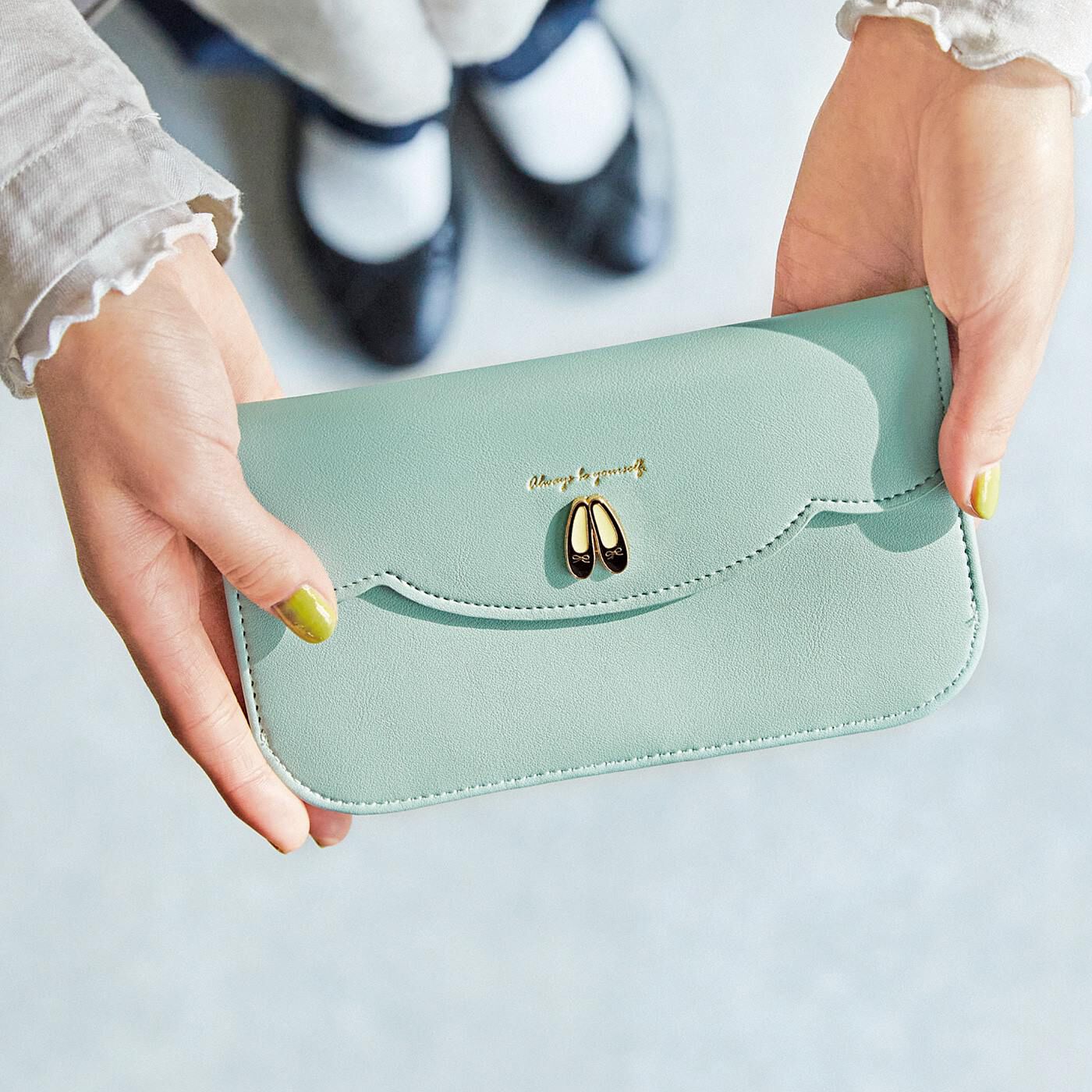 Real Stock|UP.de　最小限を連れてって　しあわせミントグリーンの足どりはずむ小さめ長財布