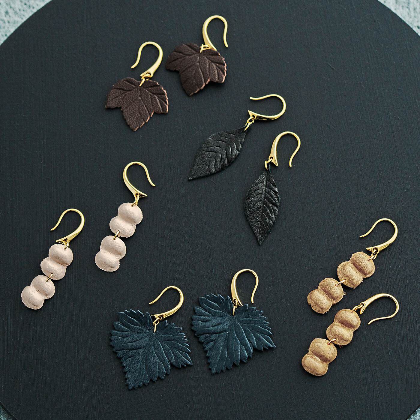 Real Stock|el:ment　工房に眠っている本革でつくった　軽やかで風に揺れる　葉っぱの耳飾り〈タイプ2〉