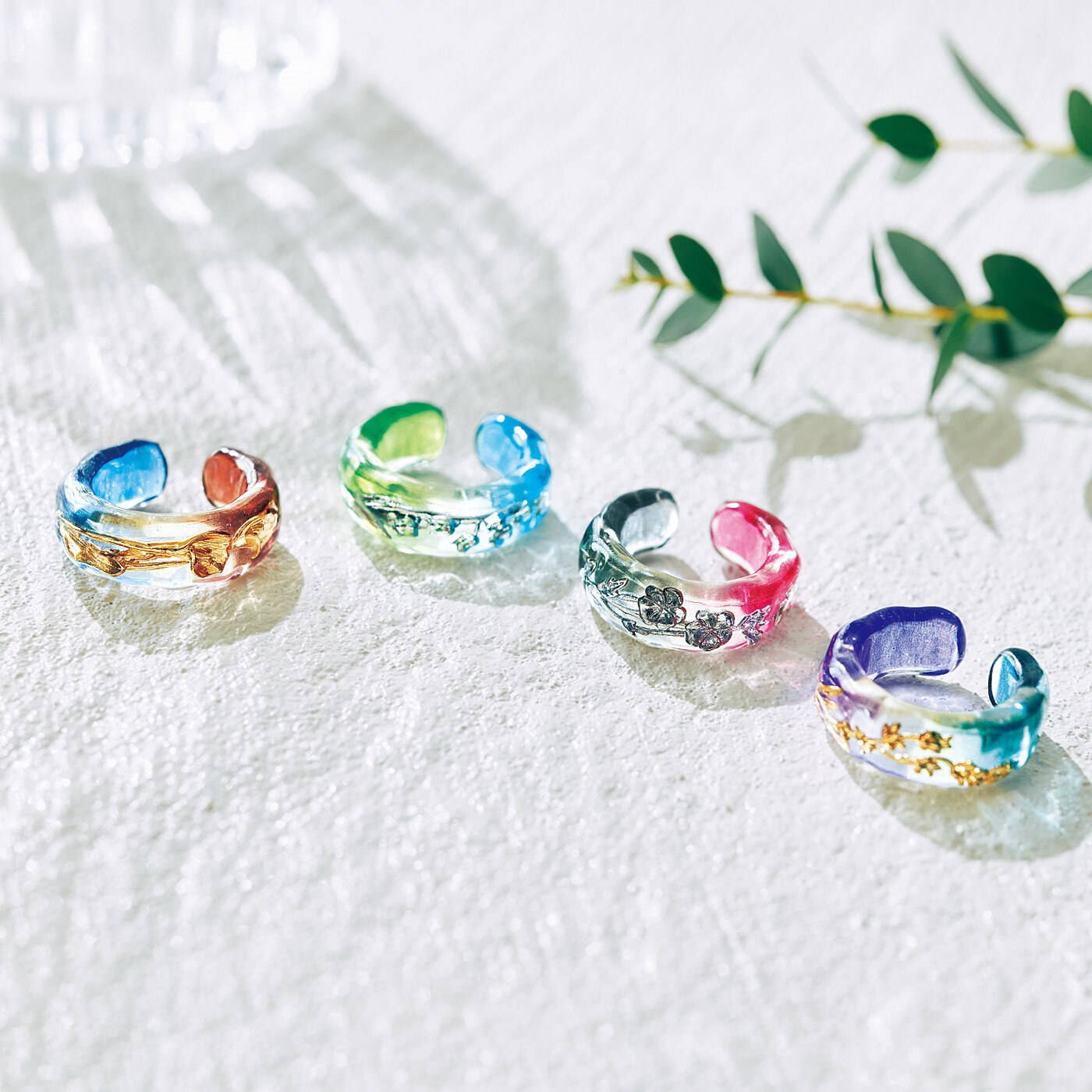 Real Stock|ａｍ＆ｂｅ　きらめくお花を閉じ込めた　金属が肌にふれない　イヤカフにもなるリング〈バイカラー〉〈カラー〉