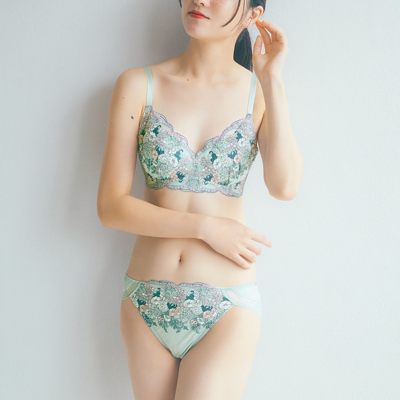 Real Stock|猫部&times;フラフィール　隠れ猫が見つめ合う　秘密のお花畑ブラ＆ショーツ〈ピーチブロッサム〉|これは参考画像です。お届けするカラーとは異なります。