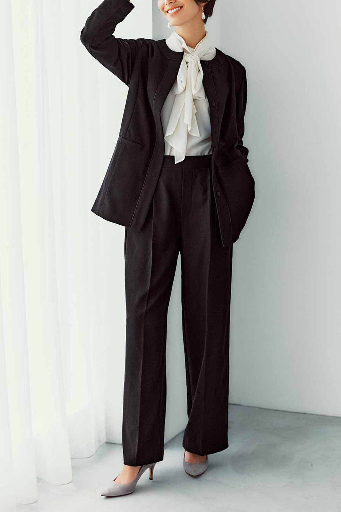 Real Stock|IEDIT[イディット]　美しい黒がつづく黒原着（くろげんちゃく）素材でつくった きちんとシーンも頼れる大人女性のための純黒スーツ〈ブラック〉