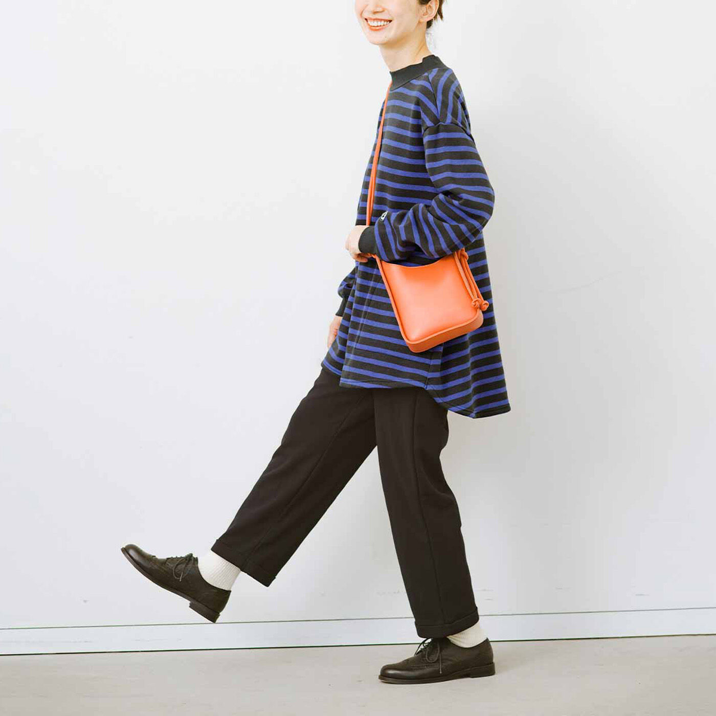 Real Stock|フラウグラット　シックな大人色ボーダーの かるホカ裏起毛ひらりチュニック〈グリーン×ダークネイビー〉|ラウンドすそが、ふんわりおしりをカバー。　※お届けするカラーとは異なります。