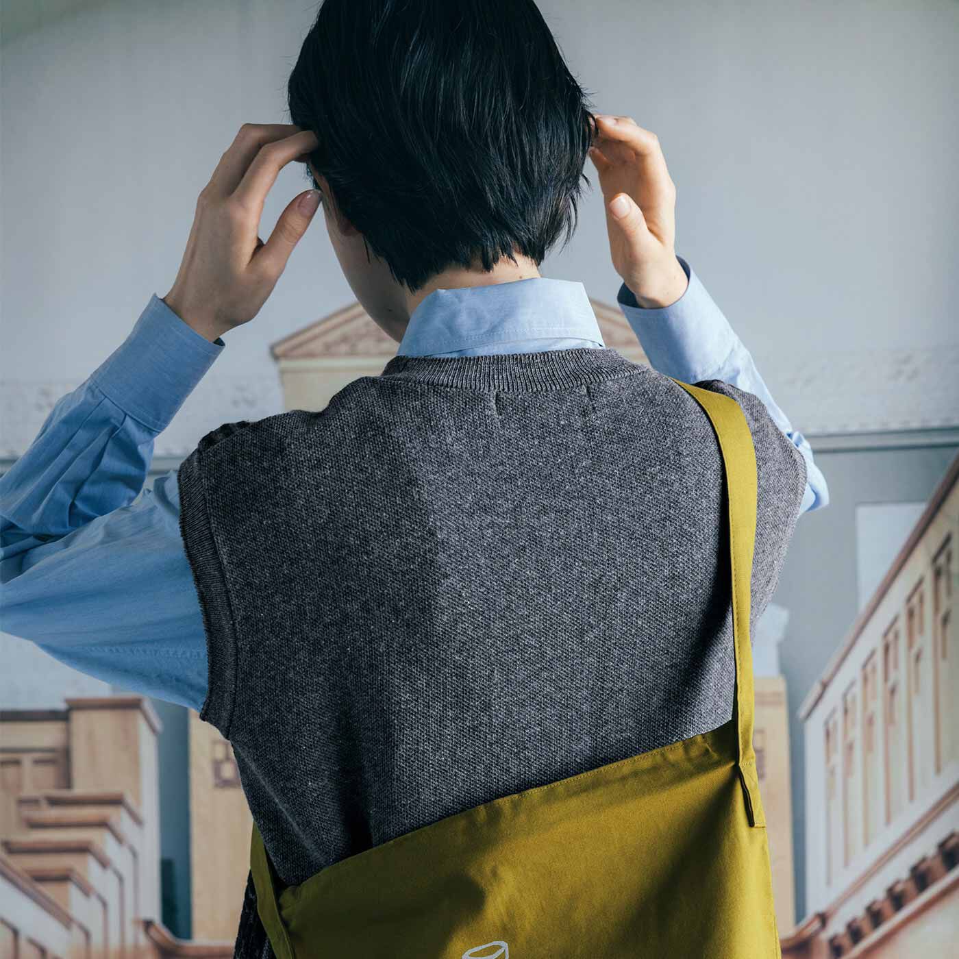 Real Stock|サーナ ヤ オッリ　ニットの産地富山の技術が光る アートをまとう ふくれ編みコットン混ニットベスト〈サンドベージュ〉|これは参考画像です。お届けするカラーとは異なります。