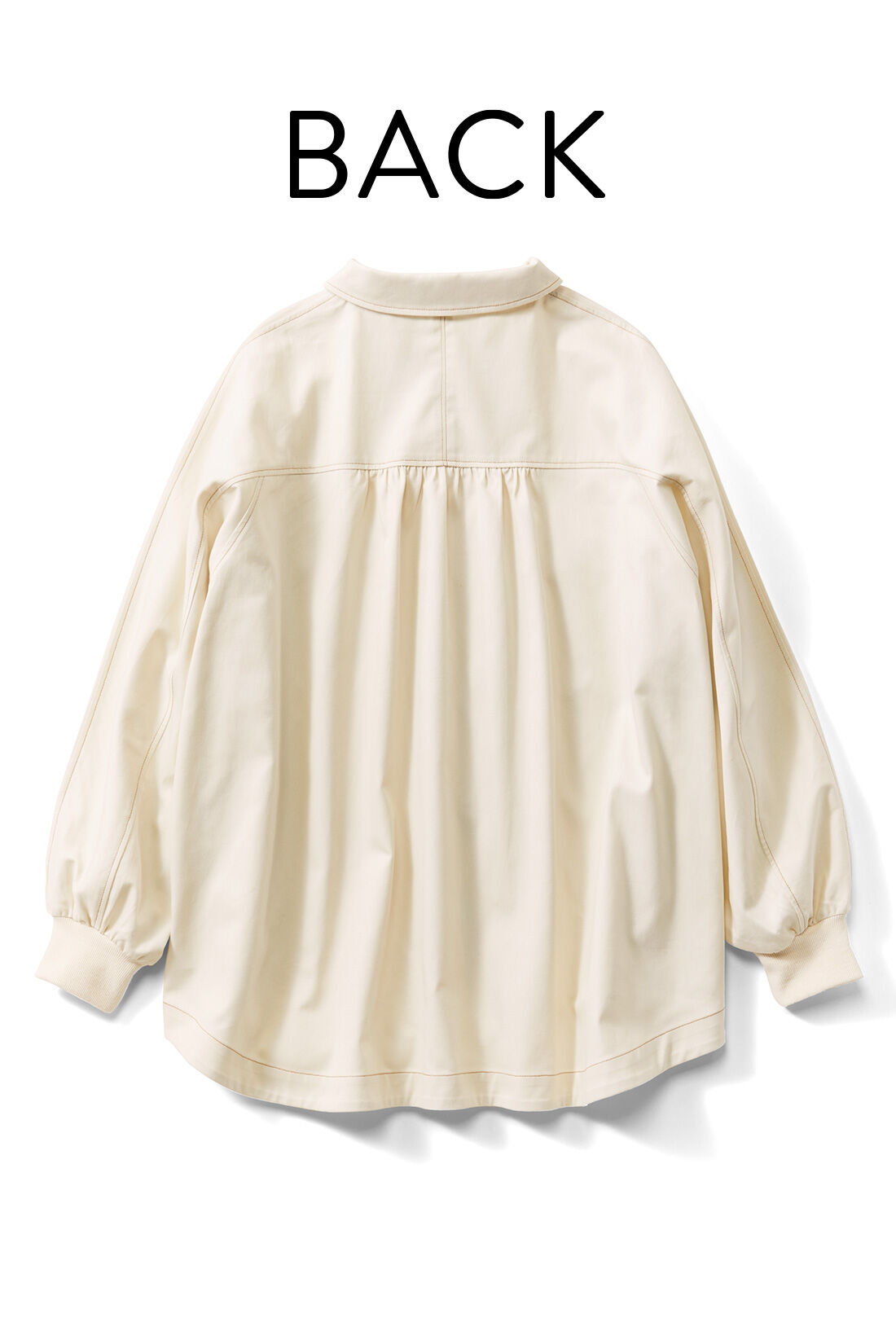 Real Stock|リブ イン コンフォート ばさっとはおれる 軽やかコットンシャツジャケット〈デニム〉|背ヨークでギャザーを取った、ふわりと肩落ちの華奢見えシルエット。　※お届けするカラーとは異なります。