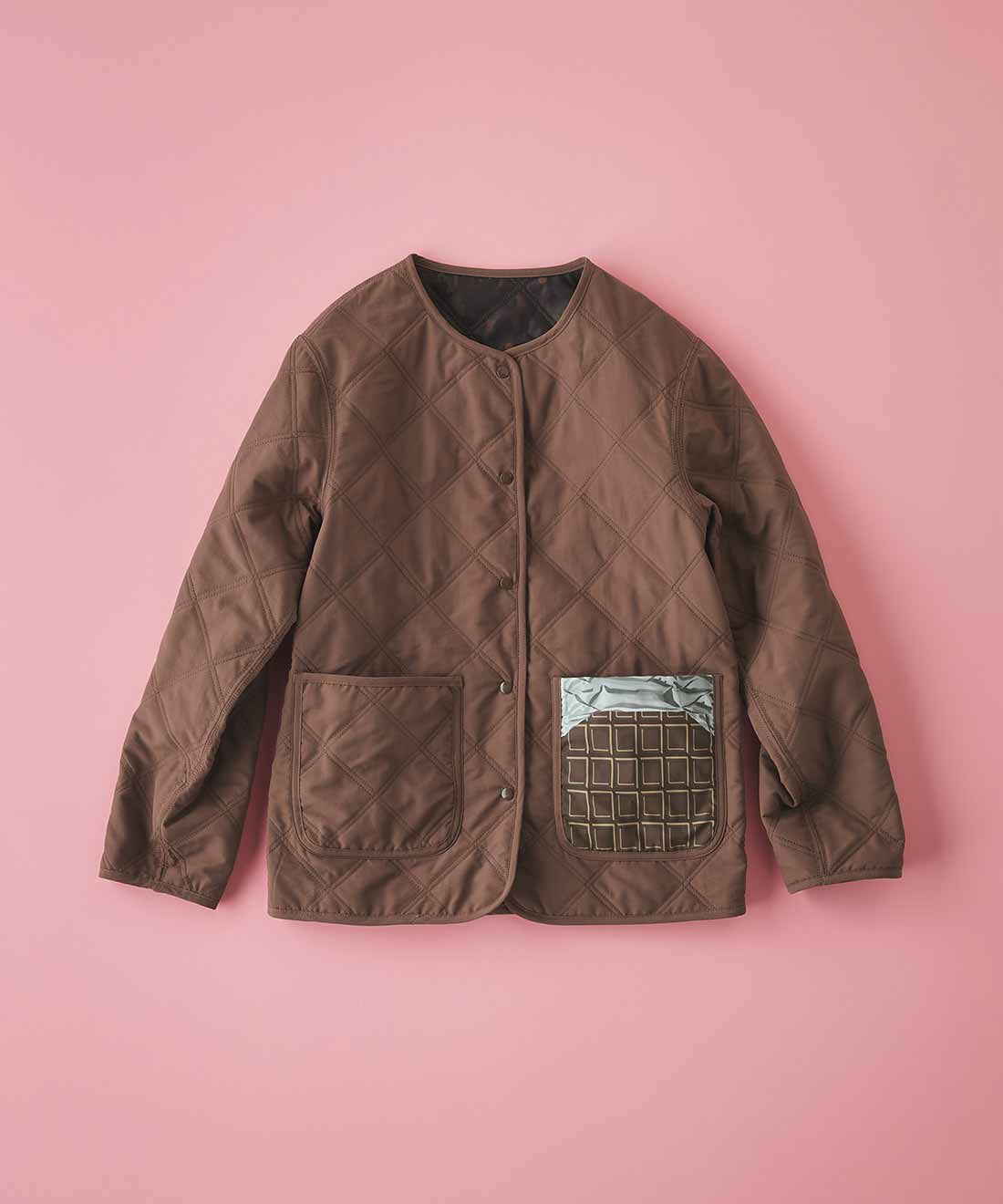 Real Stock|【3～10日でお届け】リブ　イン　コンフォート　チョコレートバイヤーみりとコラボ　甘美な誘惑をまとう　ボンボンショコラ柄のキルティングリバーシブルコート〈チョコレートブラウン〉|※チョコ柄ポケットは左側のみ、右ポケットは無地キルティングになります。