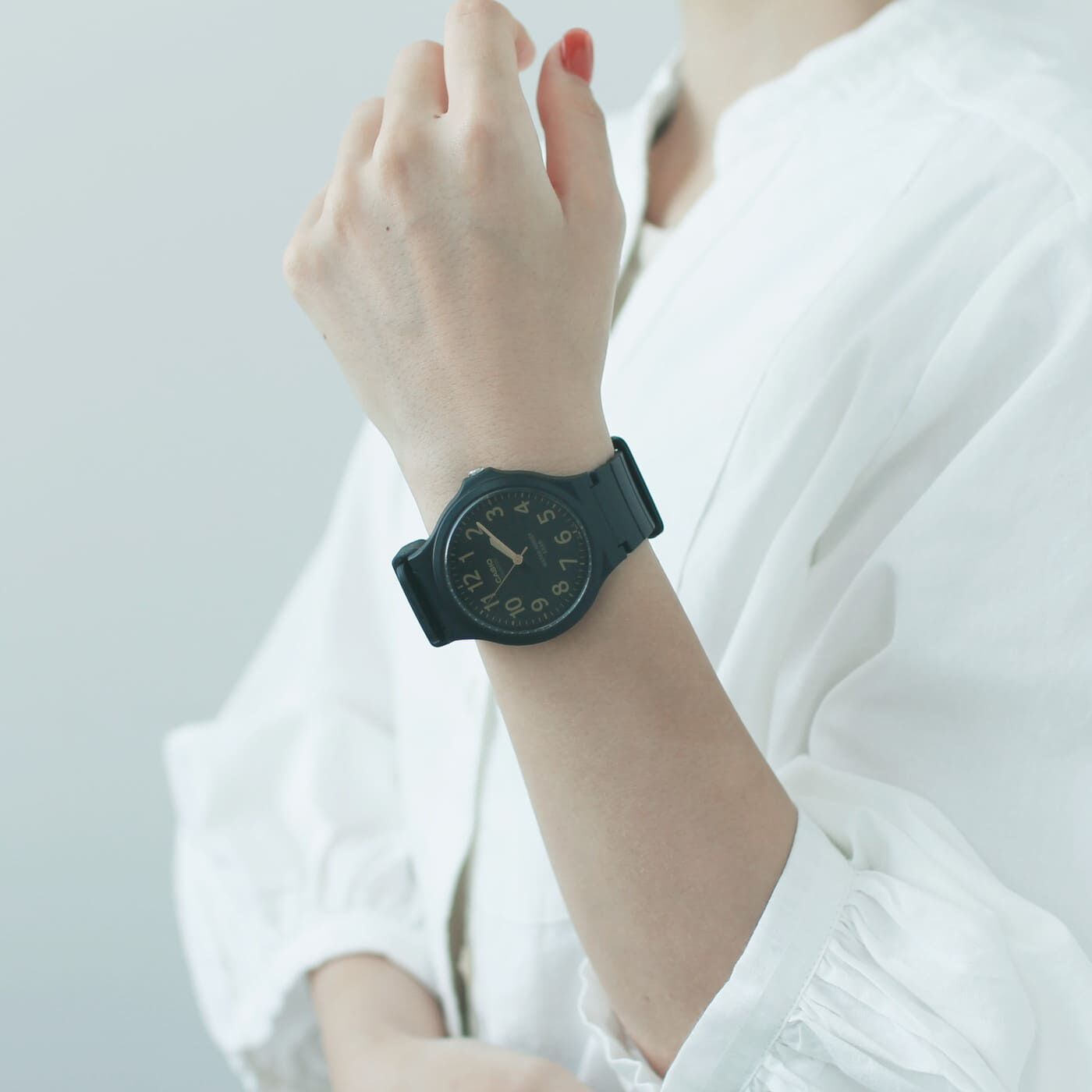 フェリシモコレクション|このごろ meets CASIO 推しカシ　しっとりムーンライトボーイ〈MW-240-1B2JH〉|ブラックにゴールドがほのかに輝く大人っぽい雰囲気