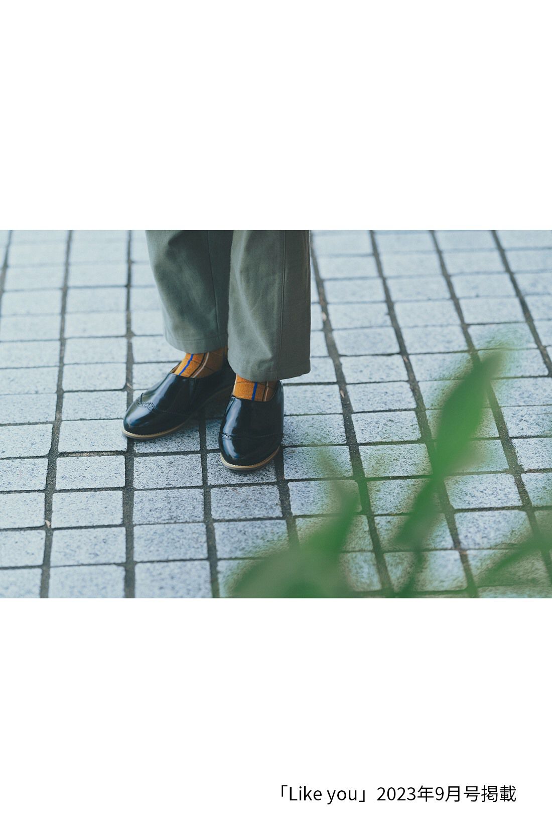 MEDE19F|綿100％ 接結ダブルガーゼ チノ風 ベイカー パンツ〈カーキ〉とパール風 チェーン スマホ ポシェット〈黒〉のコーディネート