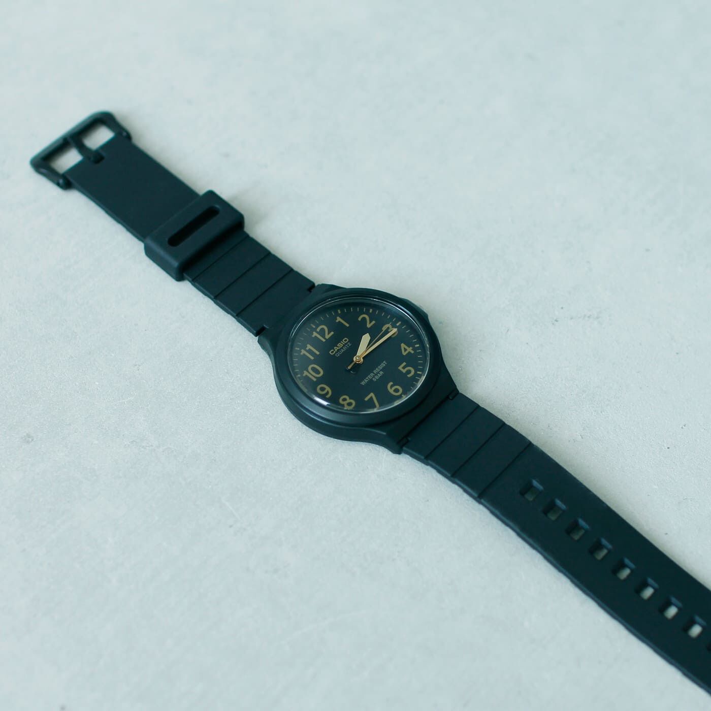 フェリシモコレクション|このごろ meets CASIO 推しカシ　しっとりムーンライトボーイ〈MW-240-1B2JH〉|時計機能の平均月差は±20秒