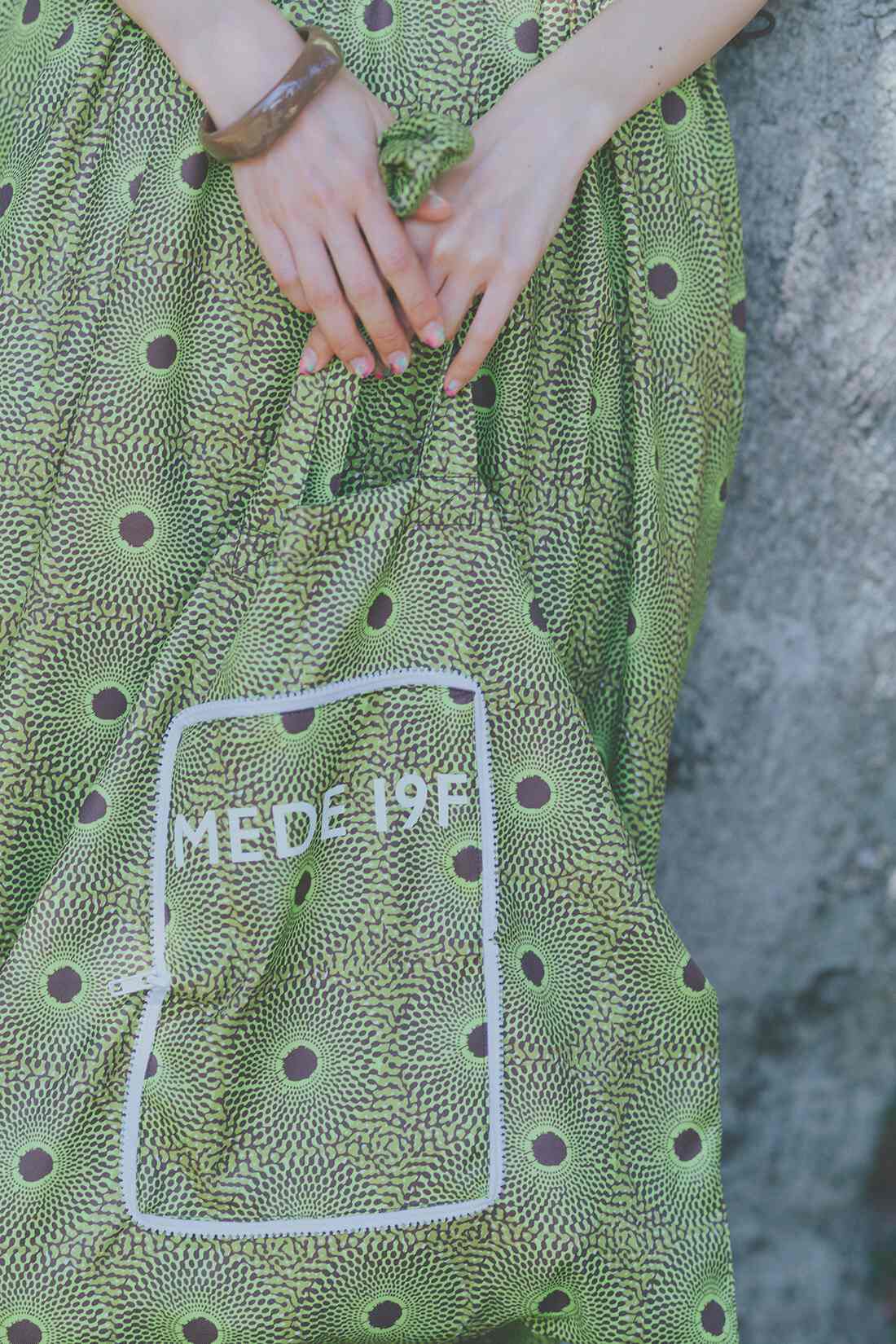 MEDE19F|アフリカンプリントワンピース〈ＧＲ〉ＭＤ１９とアフリカンプリントバッグＭＤ１９のコーディネート