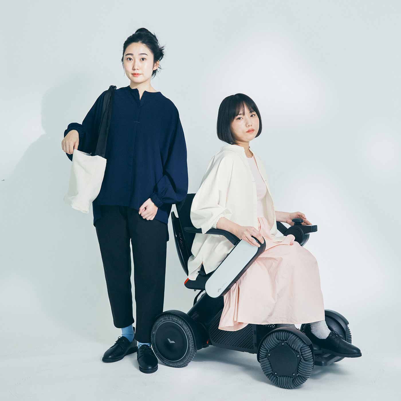 フェリシモコレクション|オールライト研究所 one hand magic 片手で着られるスナップシャツ〈ネイビー〉|左：163cm/着用サイズM　右：158cm/着用サイズM