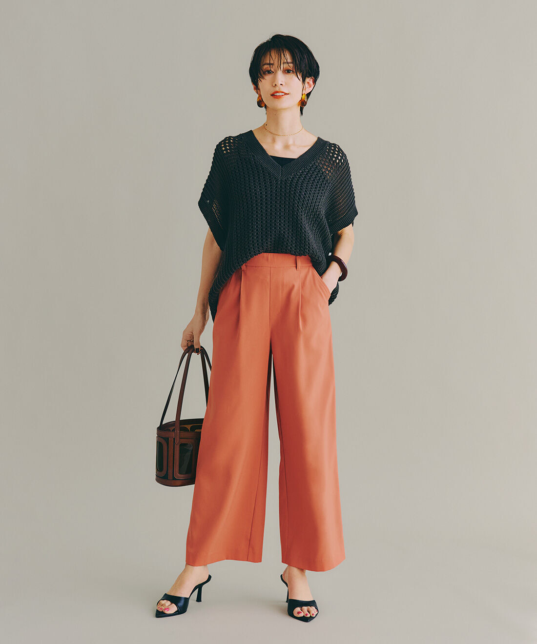 IEDIT|メッシュニット 接触冷感 タンクトップ ベストバランス レイヤード セット 〈カーキグレー〉のコーディネート