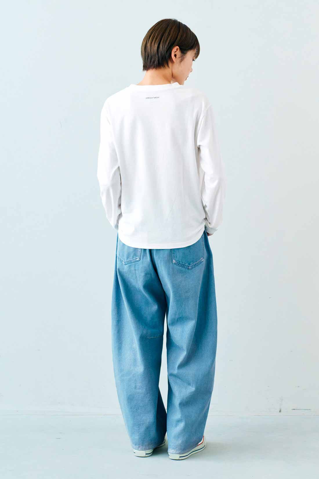 IEDIT|箔（はく）プリント ゆる テーパード デニムパンツ 〈ブルー〉のコーディネート