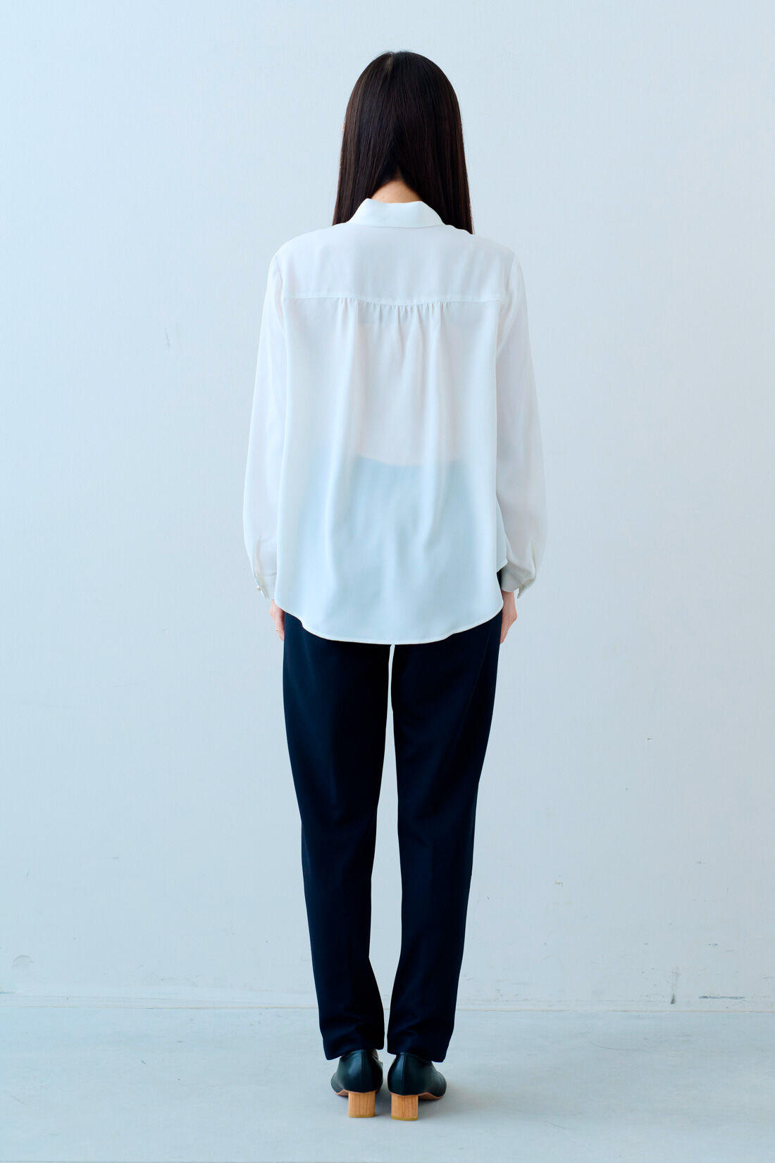 IEDIT［イディット］|花粉リリース UVカット 純紺 バレエフィット （R） パンツ〈ダークネイビー〉のコーディネート