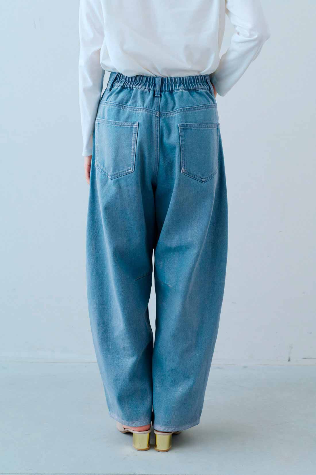 IEDIT|箔（はく）プリント ゆる テーパード デニムパンツ 〈ブルー〉のコーディネート