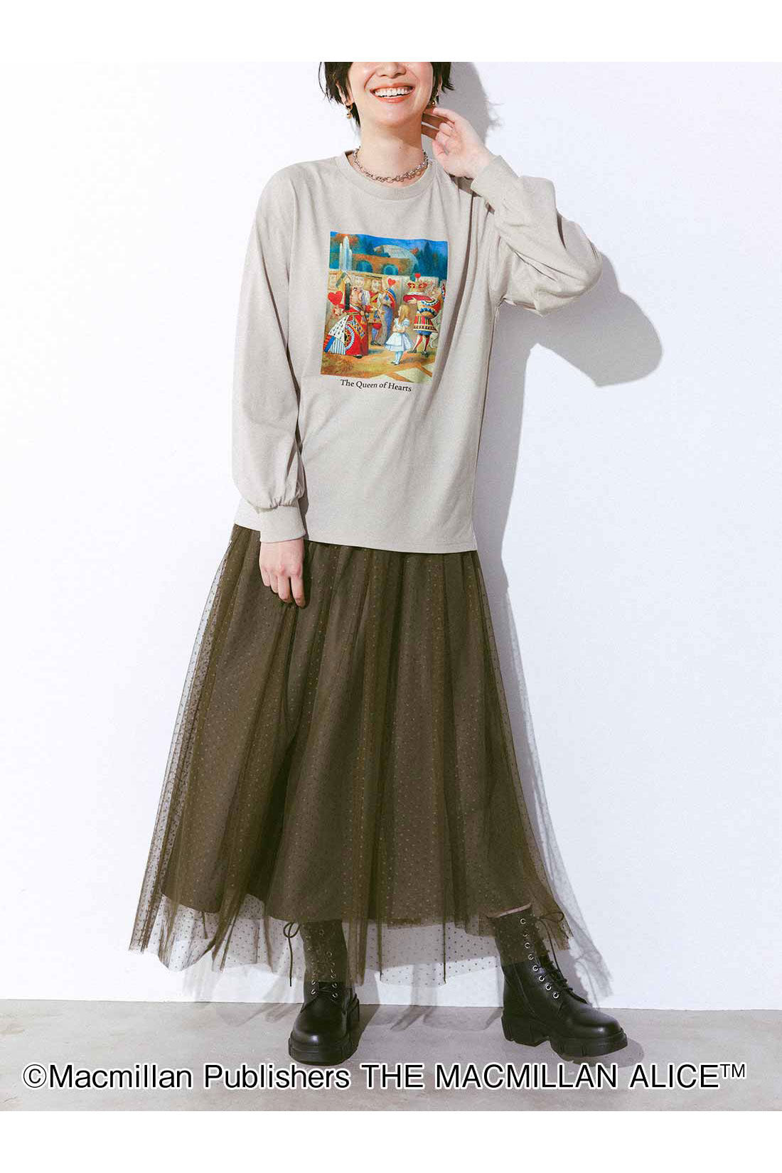 IEDIT|THE MACMILLAN ALICE TM×IEDIT[イディット]　挿絵の世界をおしゃれに楽しむ ニュアンスカラーの大人カットソートップス