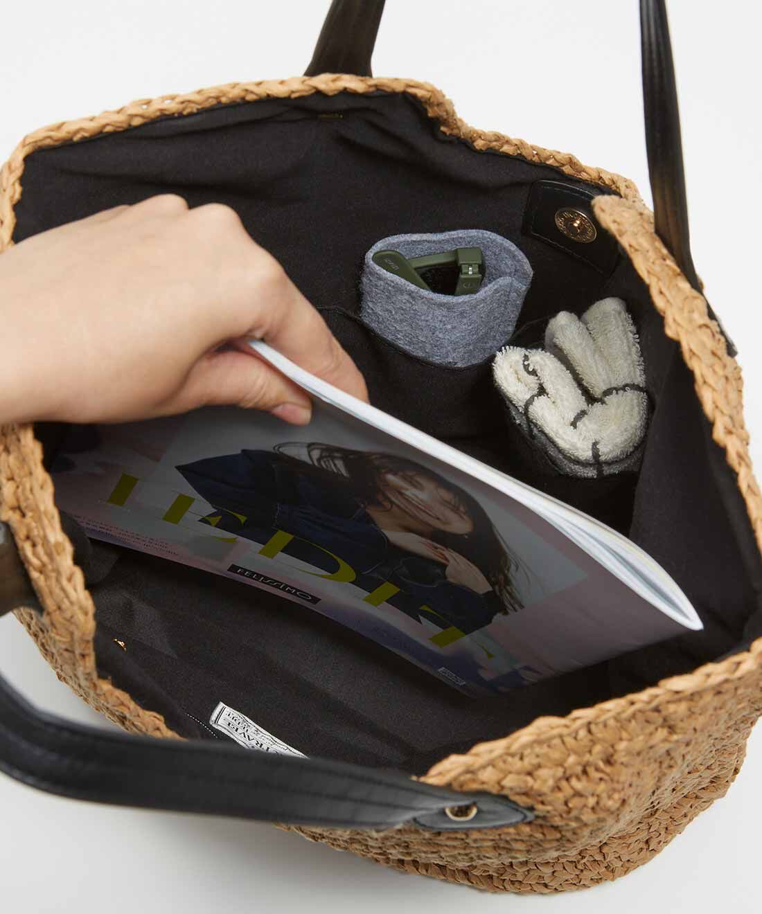 IEDIT［イディット］|IEDIT[イディット]　軽やかに持ててたっぷり入る 手編みペーパートートバッグ〈ブラウンカラー〉|内側はポケットが3つ。ファスナー付きのポケットも。バッグ本体にはA4サイズも入ります。