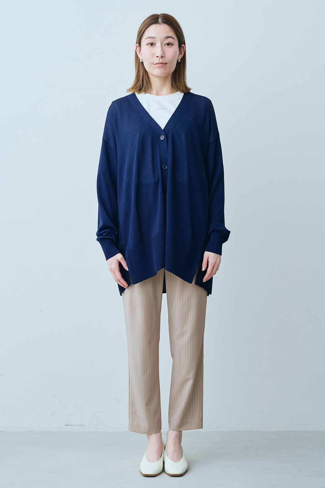 IEDIT|UVカット 接触冷感 撥水加工 エアノビ 涼やか テーパードパンツ〈グレーストライプ〉のコーディネート