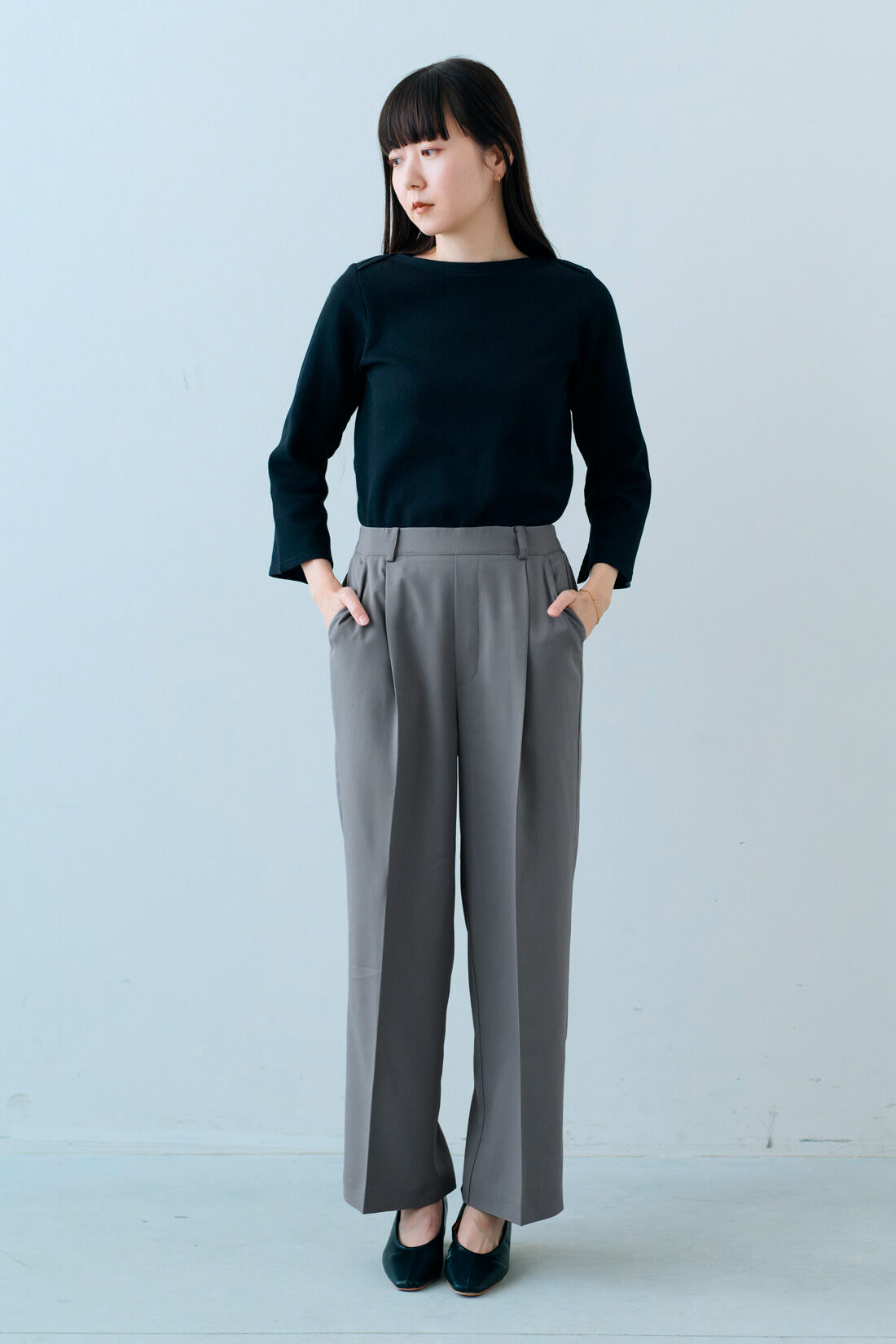 IEDIT|上品 大人 セミワイドパンツ 〈グレー〉のコーディネート