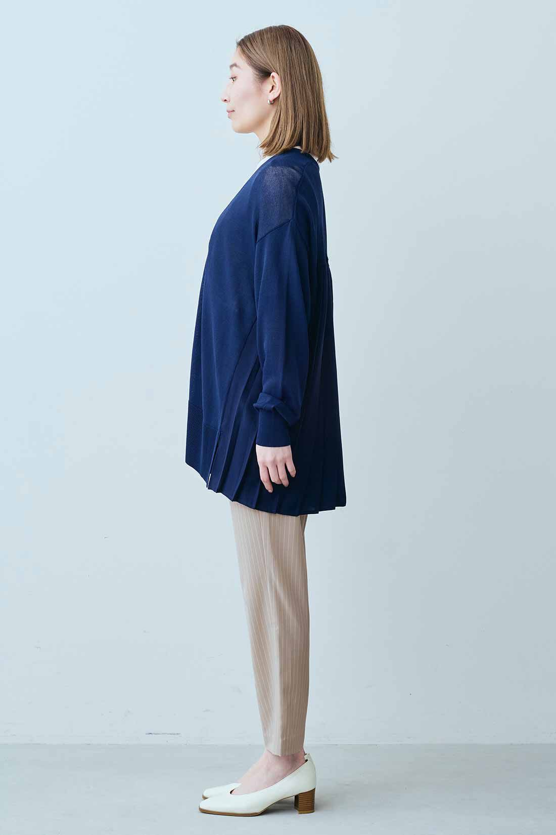 IEDIT|UVカット 接触冷感 撥水加工 エアノビ 涼やか テーパードパンツ〈グレーストライプ〉のコーディネート