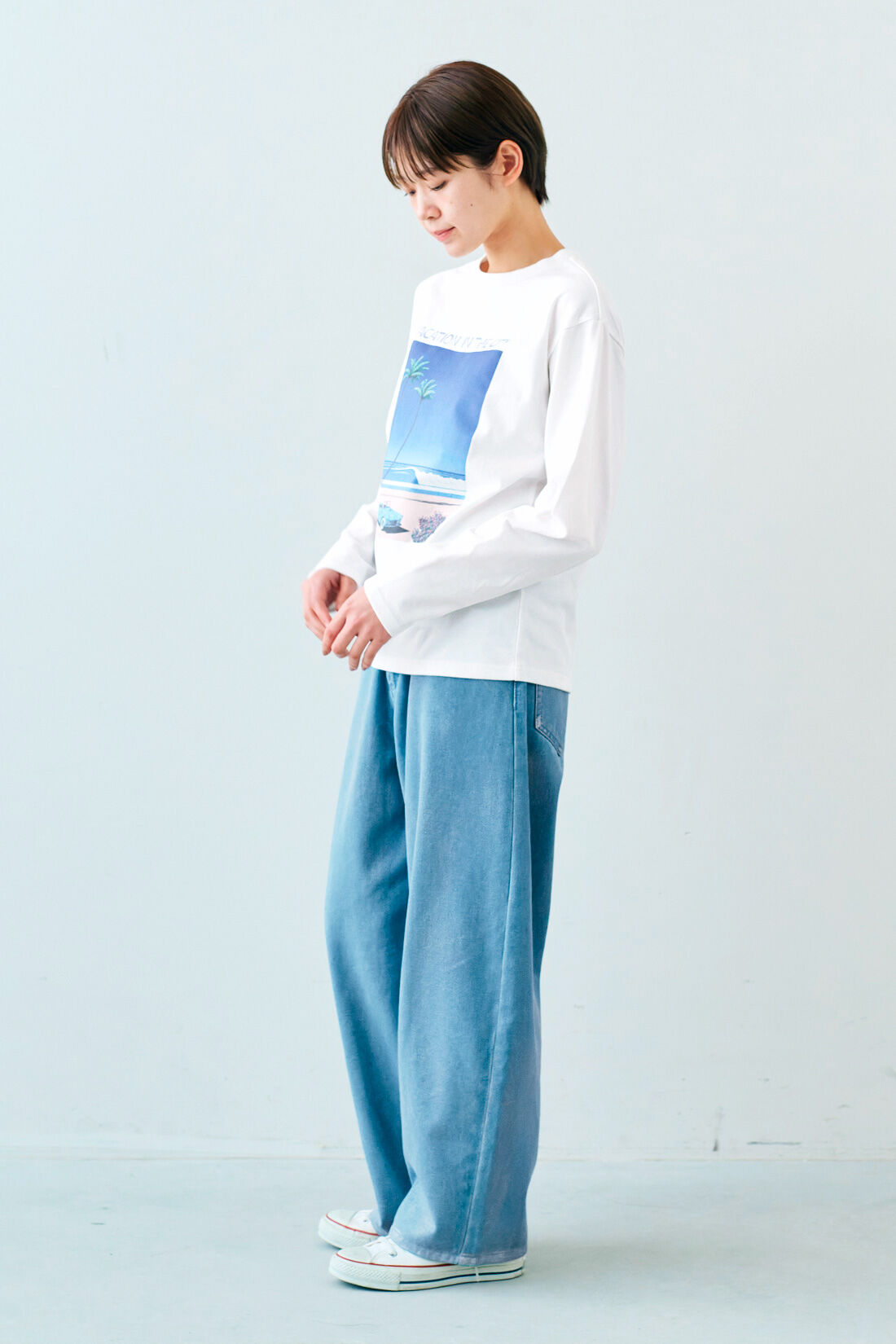 IEDIT|箔（はく）プリント ゆる テーパード デニムパンツ 〈ブルー〉のコーディネート