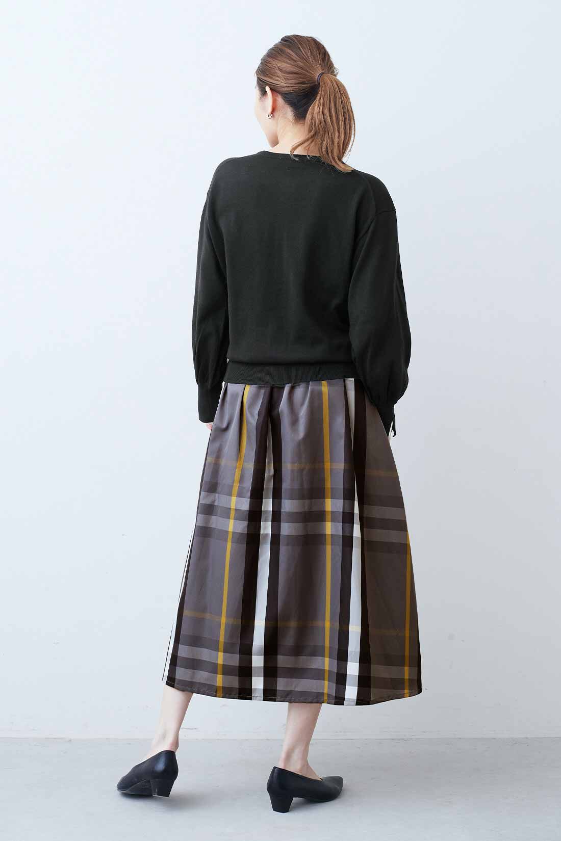 IEDIT|プチパール調 上品 華やぐ カーディガン〈ブラック〉のコーディネート