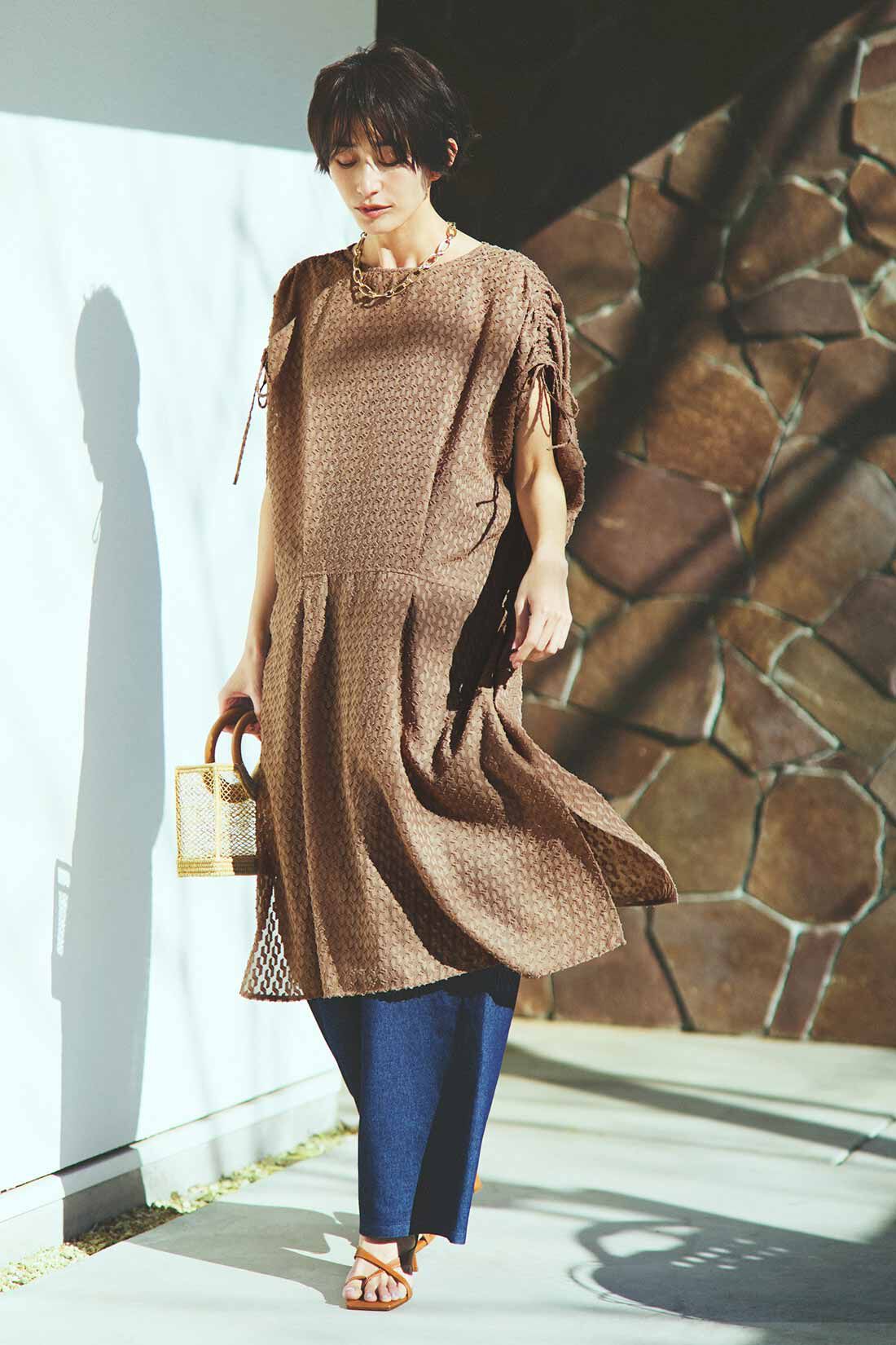 IEDIT|幾何学柄 ジャカード素材 ウエスト切り替え チュニック 〈ベージュ〉のコーディネート