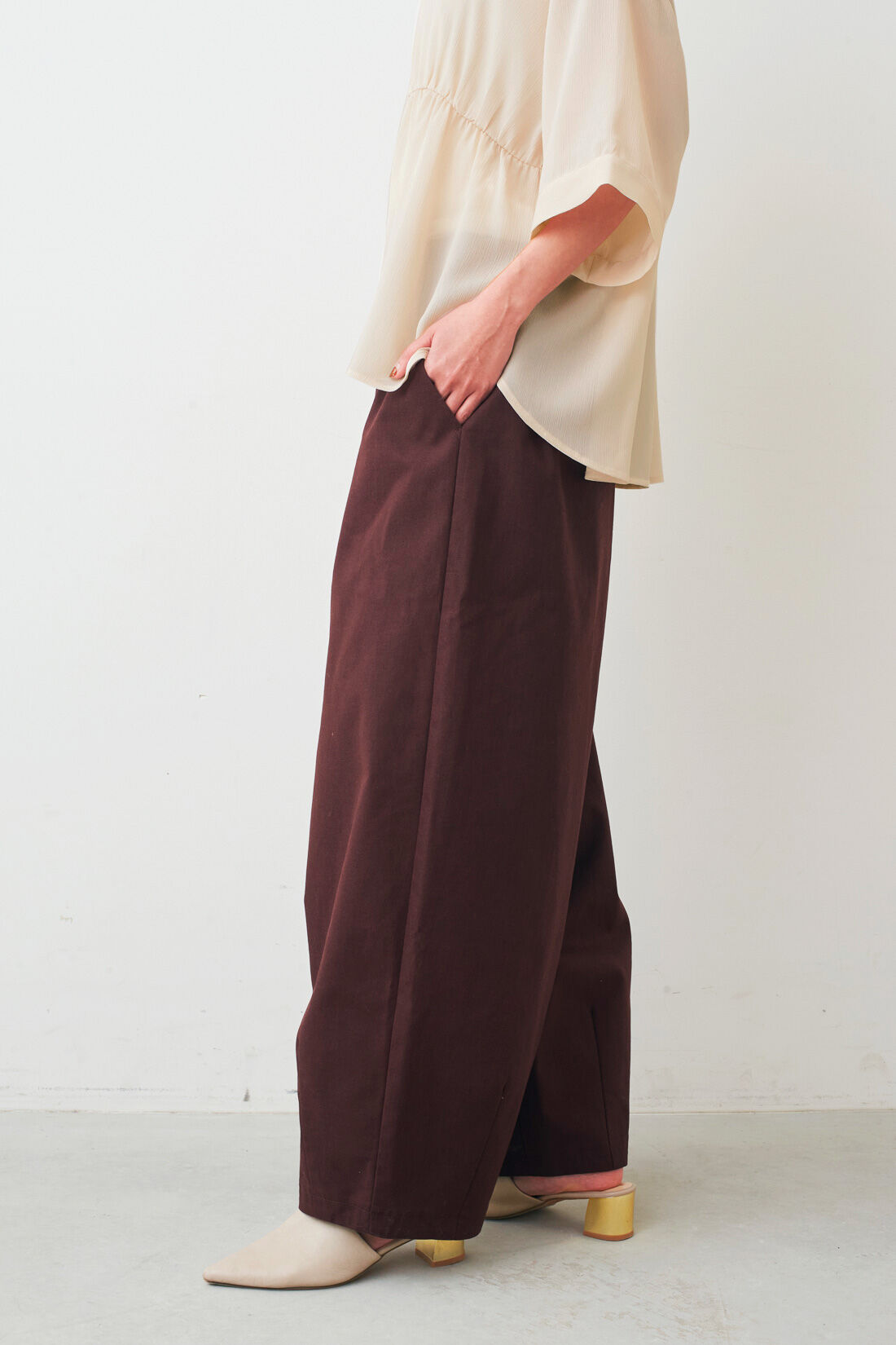 IEDIT|接触冷感 ギャザー ハーフスリーブ シャツ 〈アイボリー〉のコーディネート