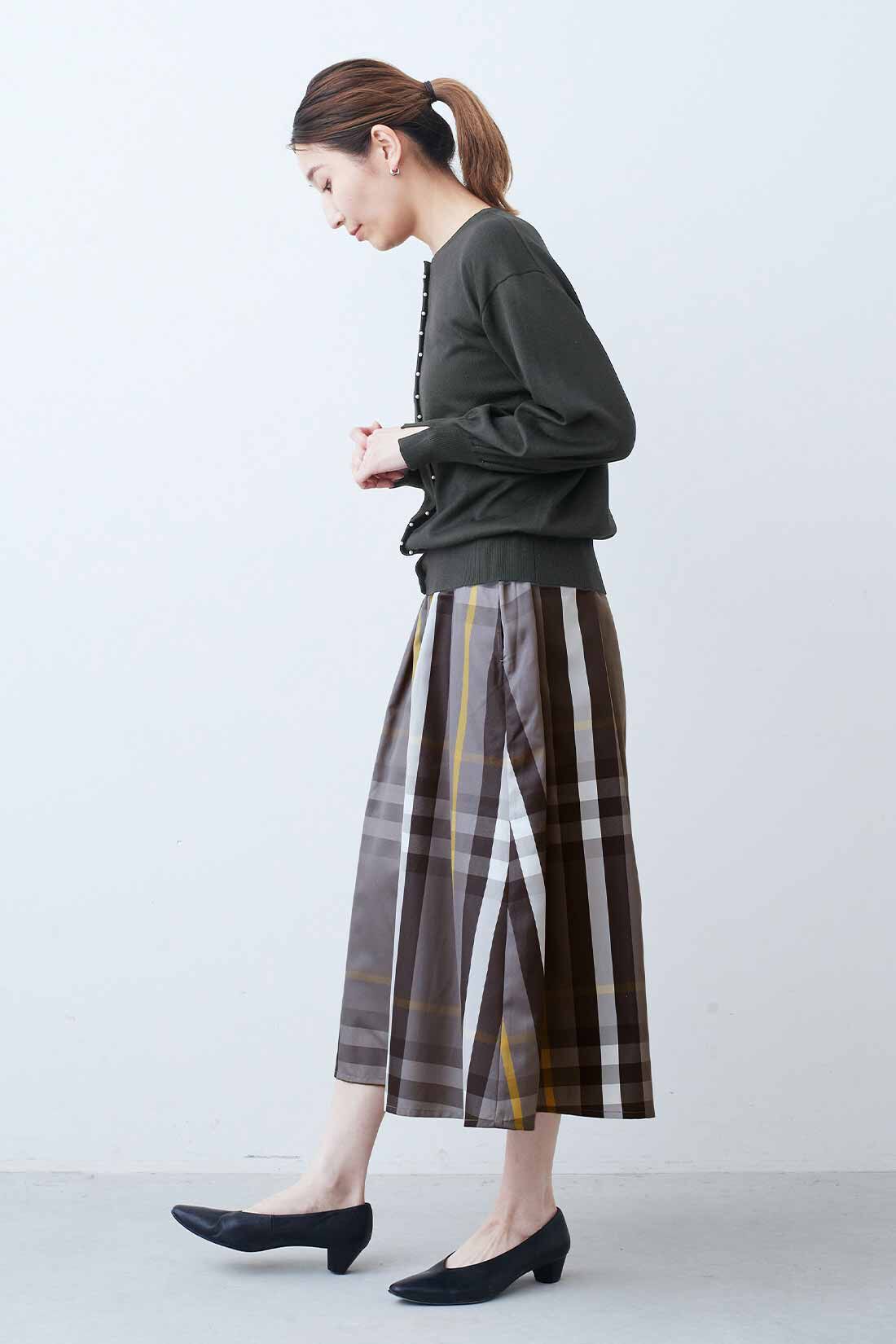 IEDIT|プチパール調 上品 華やぐ カーディガン〈ブラック〉のコーディネート