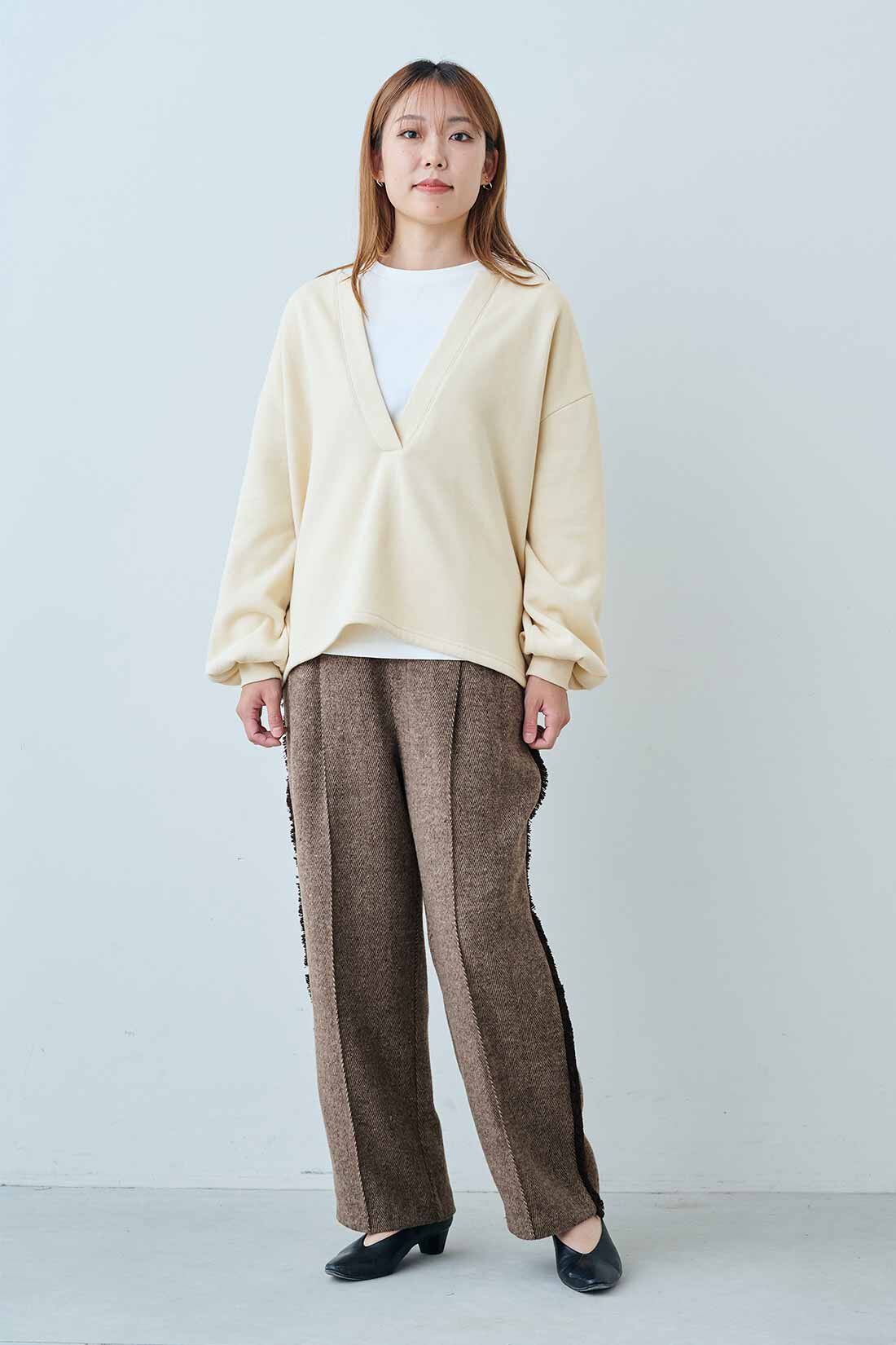 IEDIT|裏起毛 キーネック スウェット ロンＴ レイヤードセット〈ライトベージュ〉のコーディネート