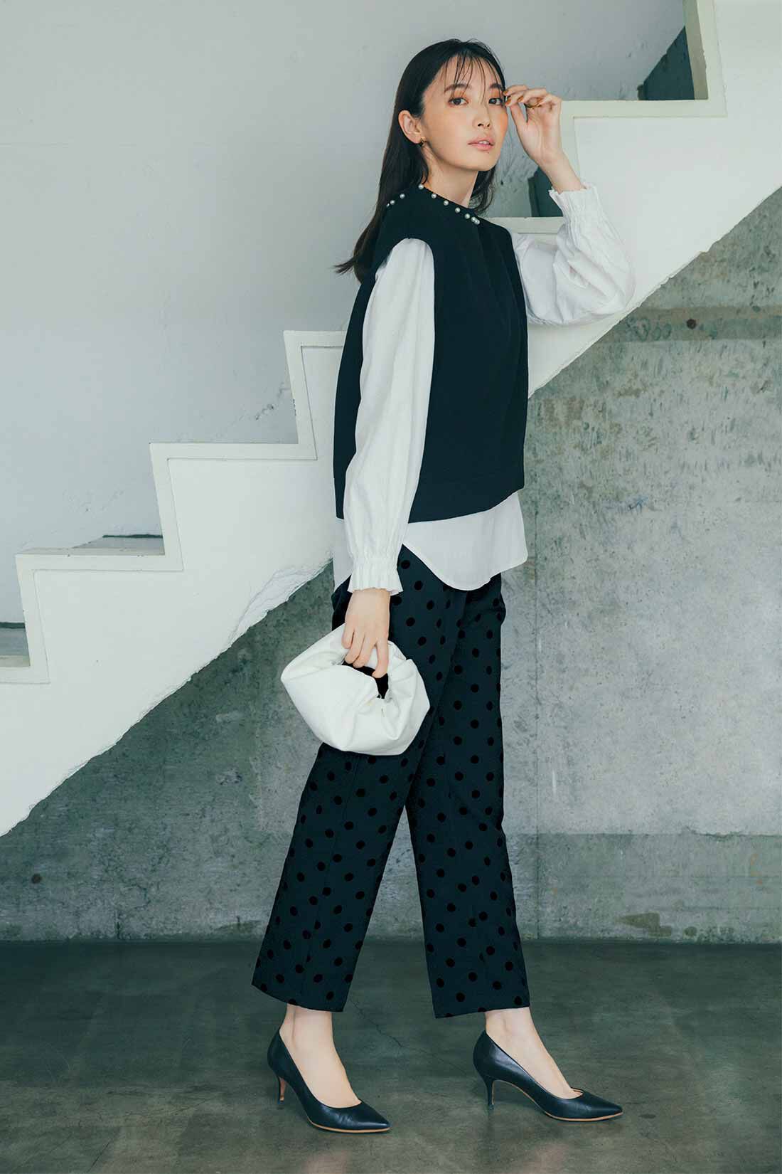 IEDIT|フロッキー ドット プリント テーパード パンツ〈黒〉のコーディネート