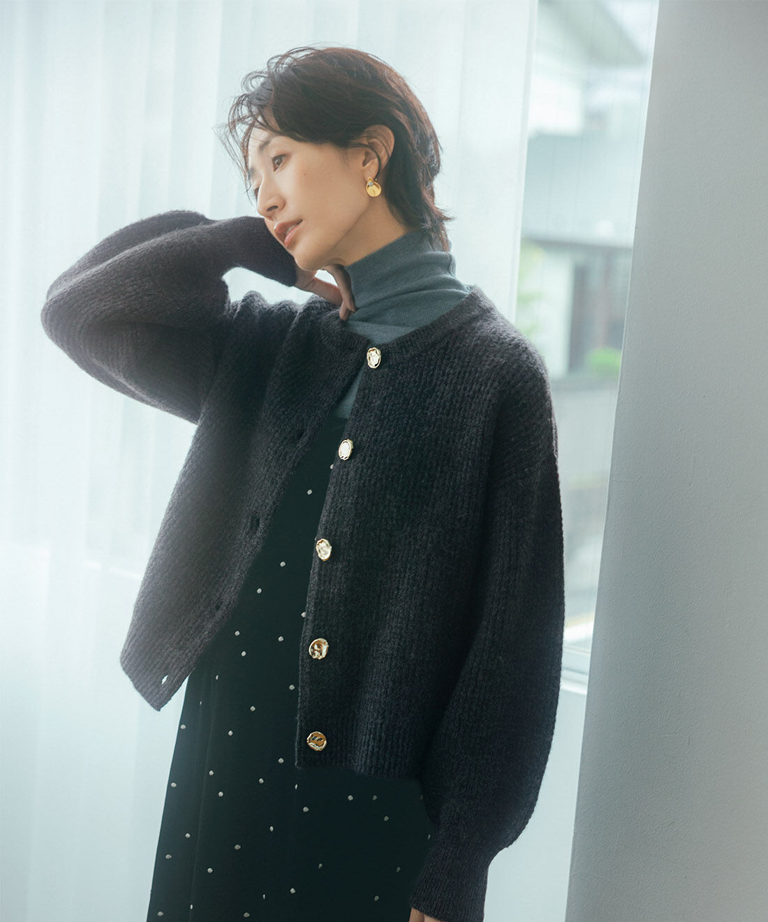 IEDIT［イディット］|IEDIT[イディット]　ランダムドット刺しゅうが華やかな カットソーベロアキャミワンピース〈ブラック〉