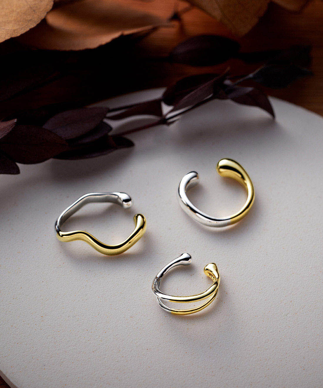 IEDIT［イディット］|IEDIT[イディット]　ニュアンスデザインが女性らしい ゴールド＆シルバーカラーのリバーシブルイヤカフの会|3種、表情が異なるからそろえて集めても。