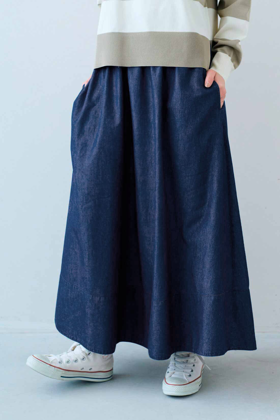 IEDIT|着映え 接触冷感 UV ライトオンス デニム フレアースカート 〈ネイビー〉のコーディネート