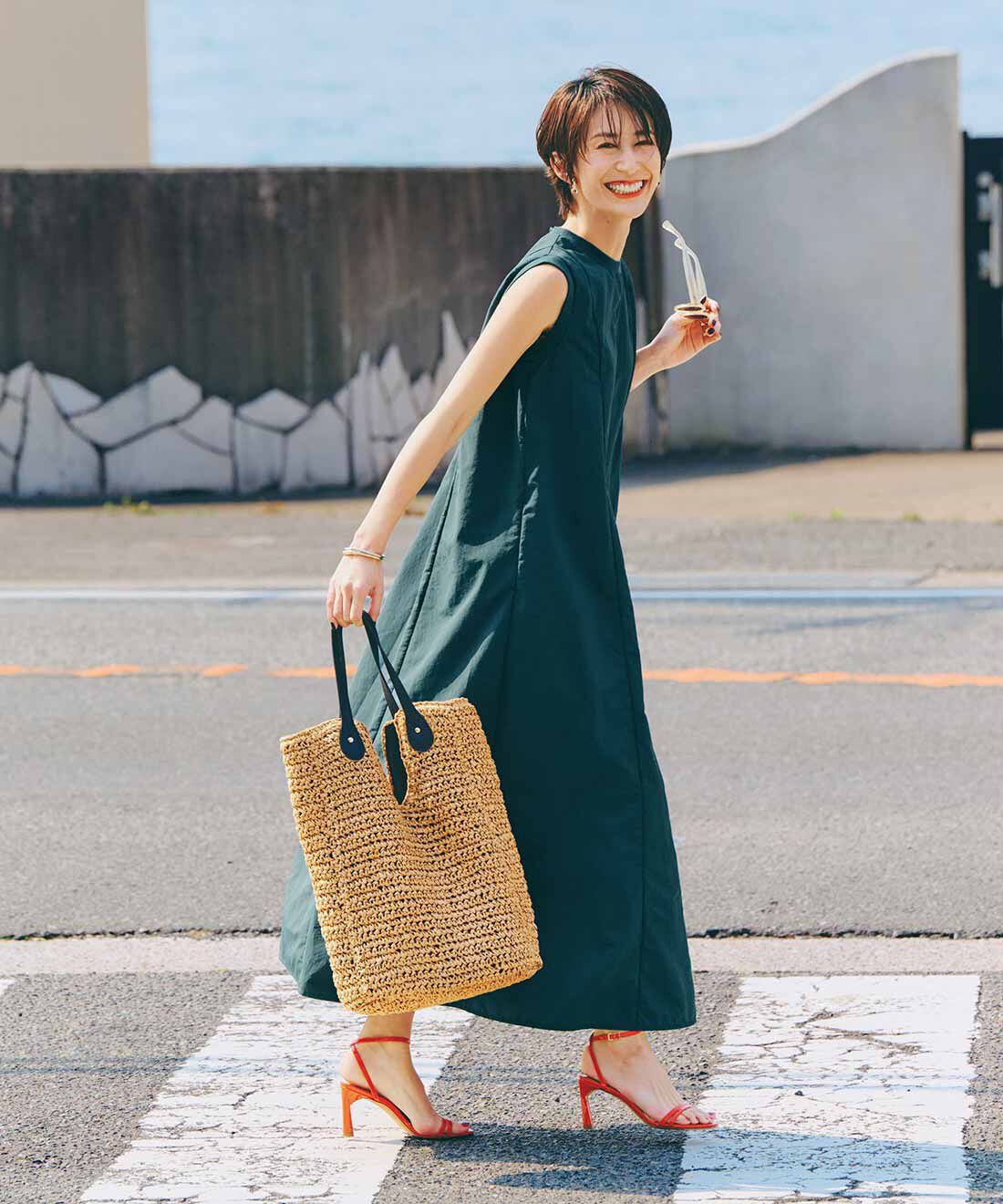 IEDIT［イディット］|UVカット 撥水 虫を寄せ付けにくい リブ遣い Aライン ロングワンピース 〈ダークグリーン〉のコーディネート