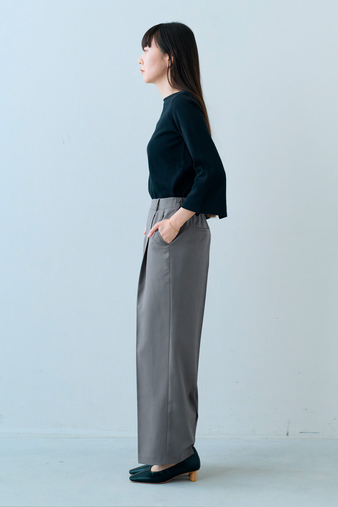 IEDIT|上品 大人 セミワイドパンツ 〈グレー〉のコーディネート