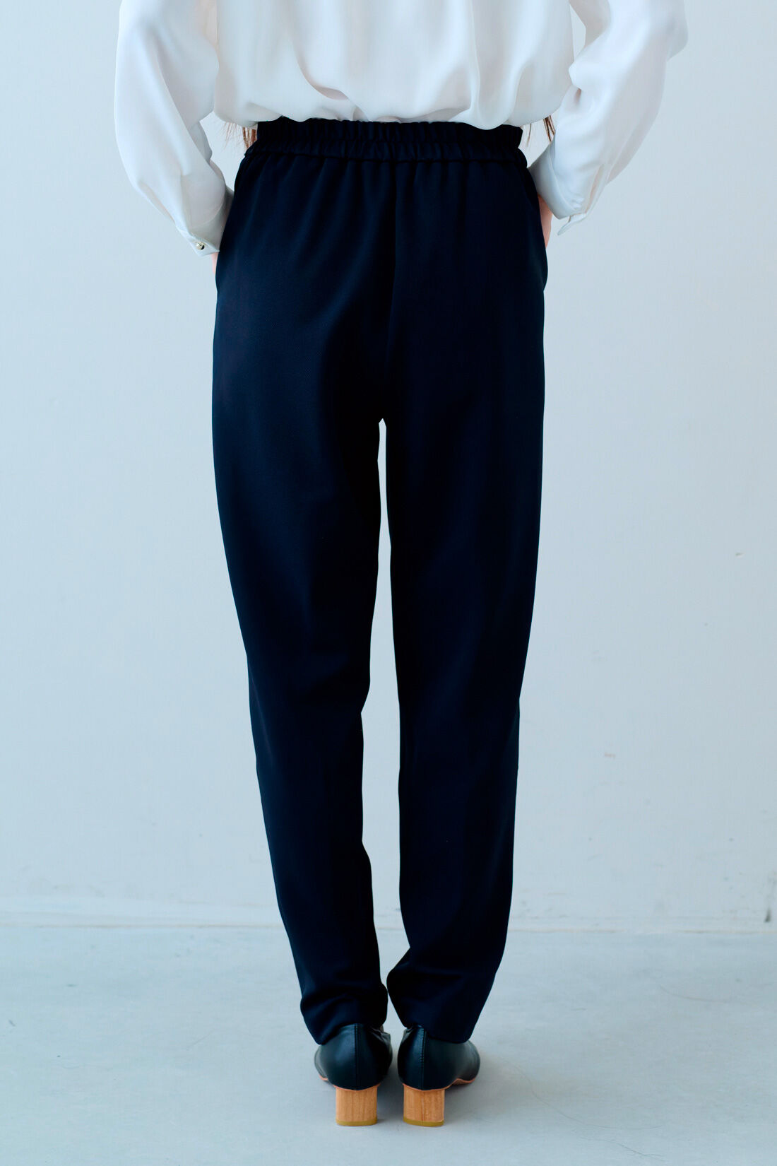 IEDIT［イディット］|花粉リリース UVカット 純紺 バレエフィット （R） パンツ〈ダークネイビー〉のコーディネート